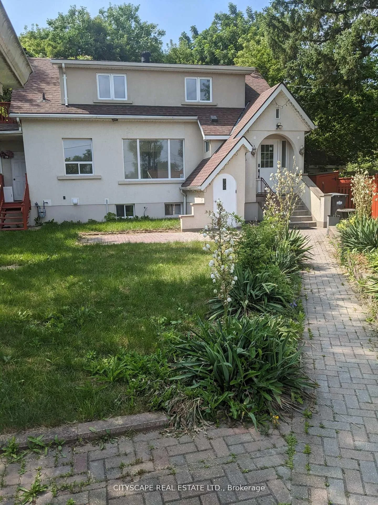 1345 St James Avenue Main, Mississauga, ON L5E 1J3