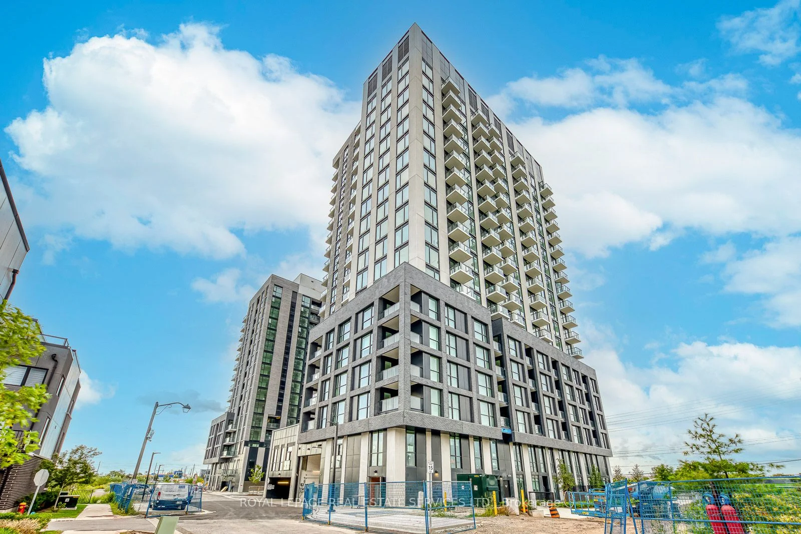 3079 Trafalgar Road 911, Oakville, ON L6H 8C5