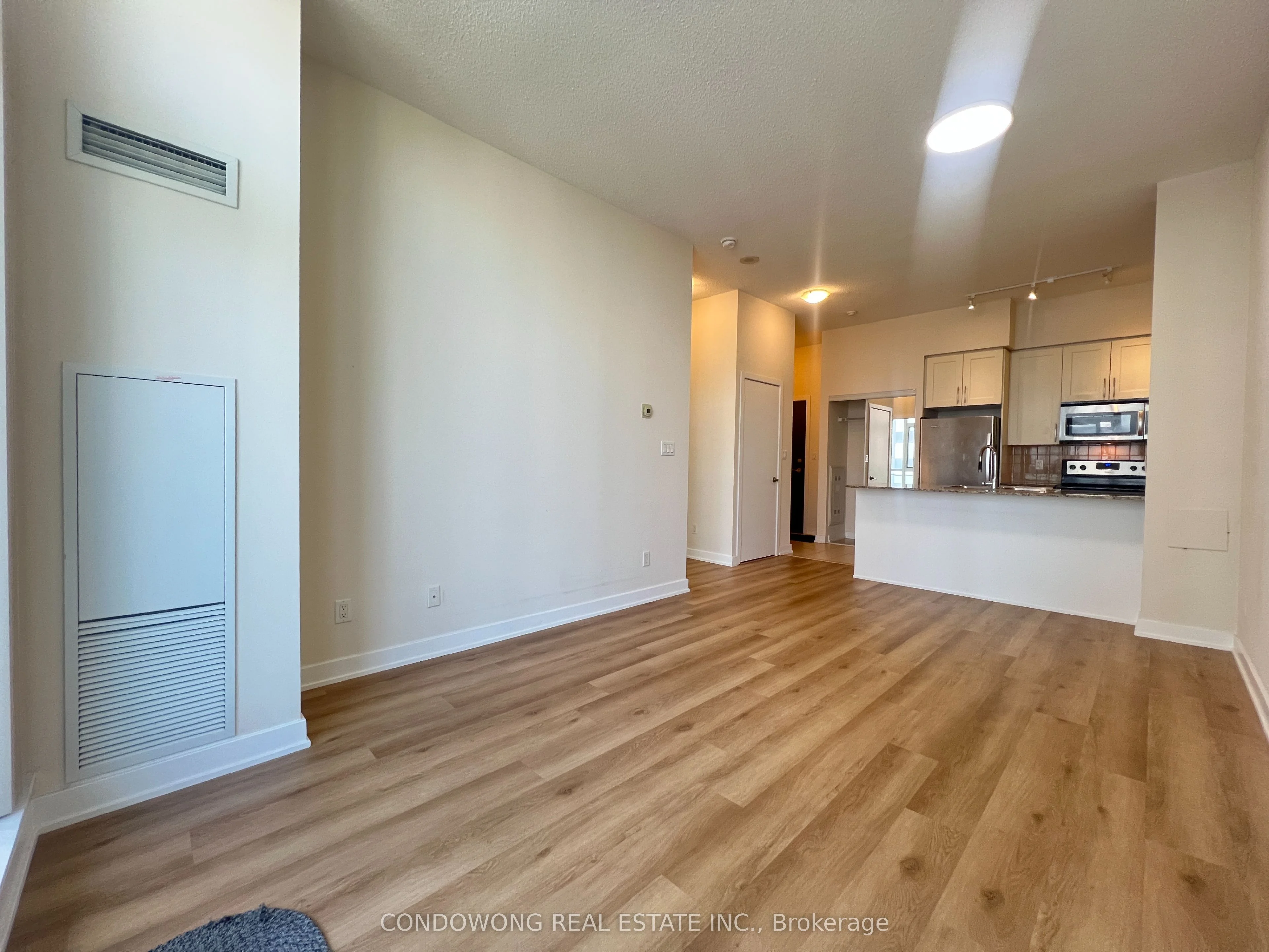 4070 Confederation Parkway 701, Mississauga, ON L5B 0E9