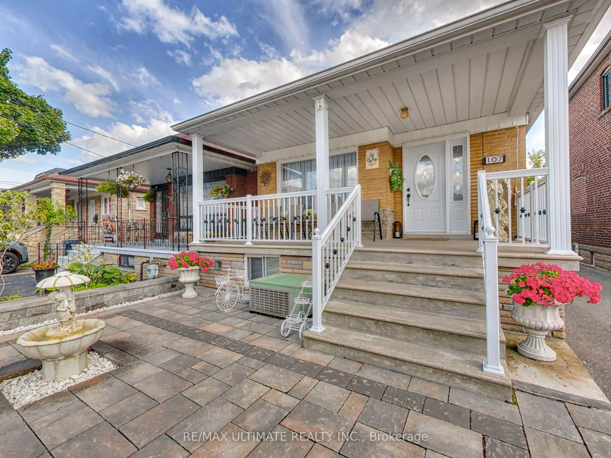 107 Livingstone Avenue, Toronto W04, ON M6E 2L7