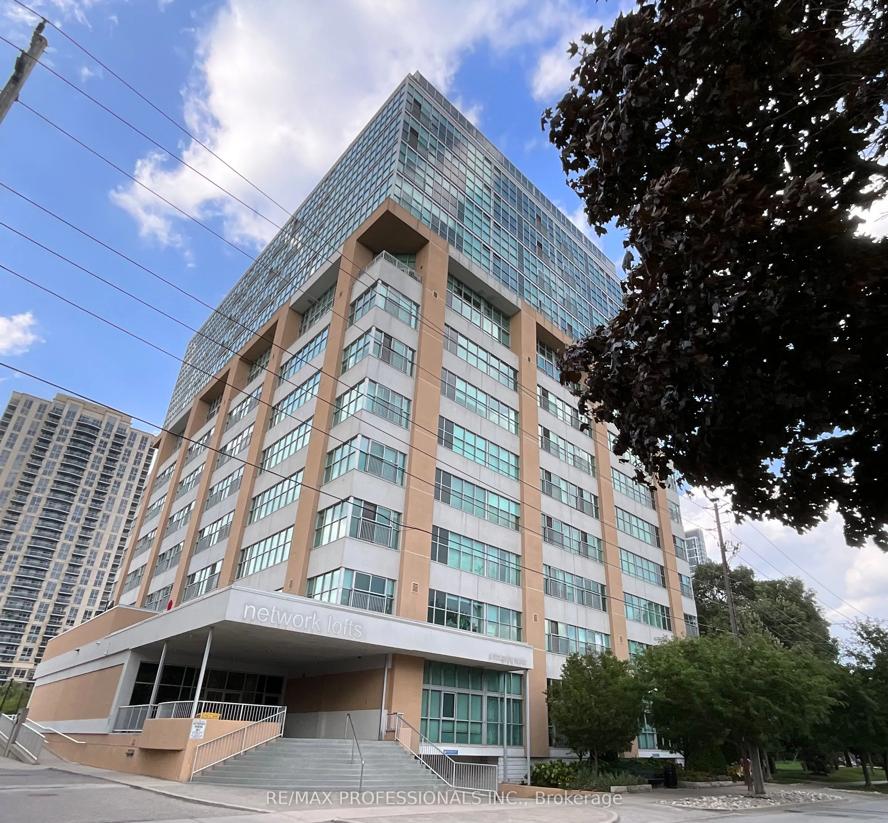 2 Fieldway Road 1208, Toronto W08, ON M8Z 0B9