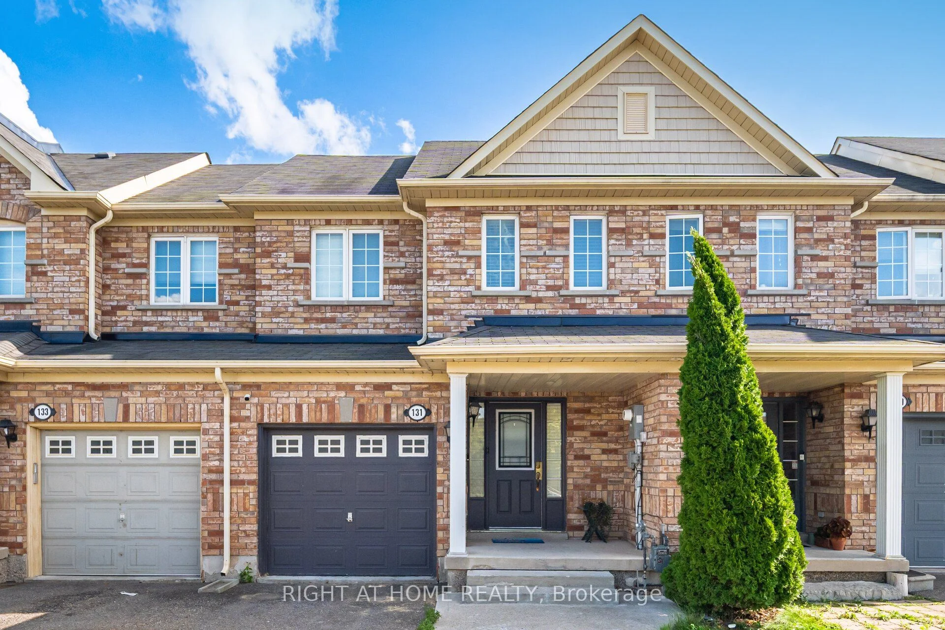 Att/Row/Townhouse in Brampton