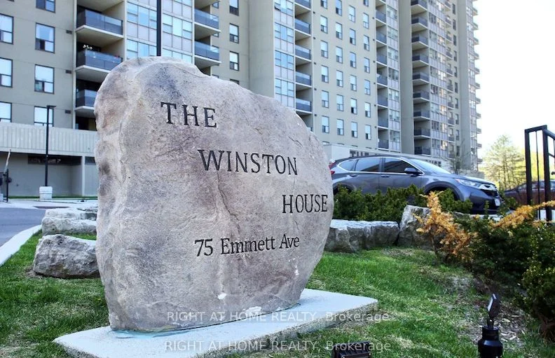 75 Emmett Avenue 1112, Toronto W04, ON M6M 5A7