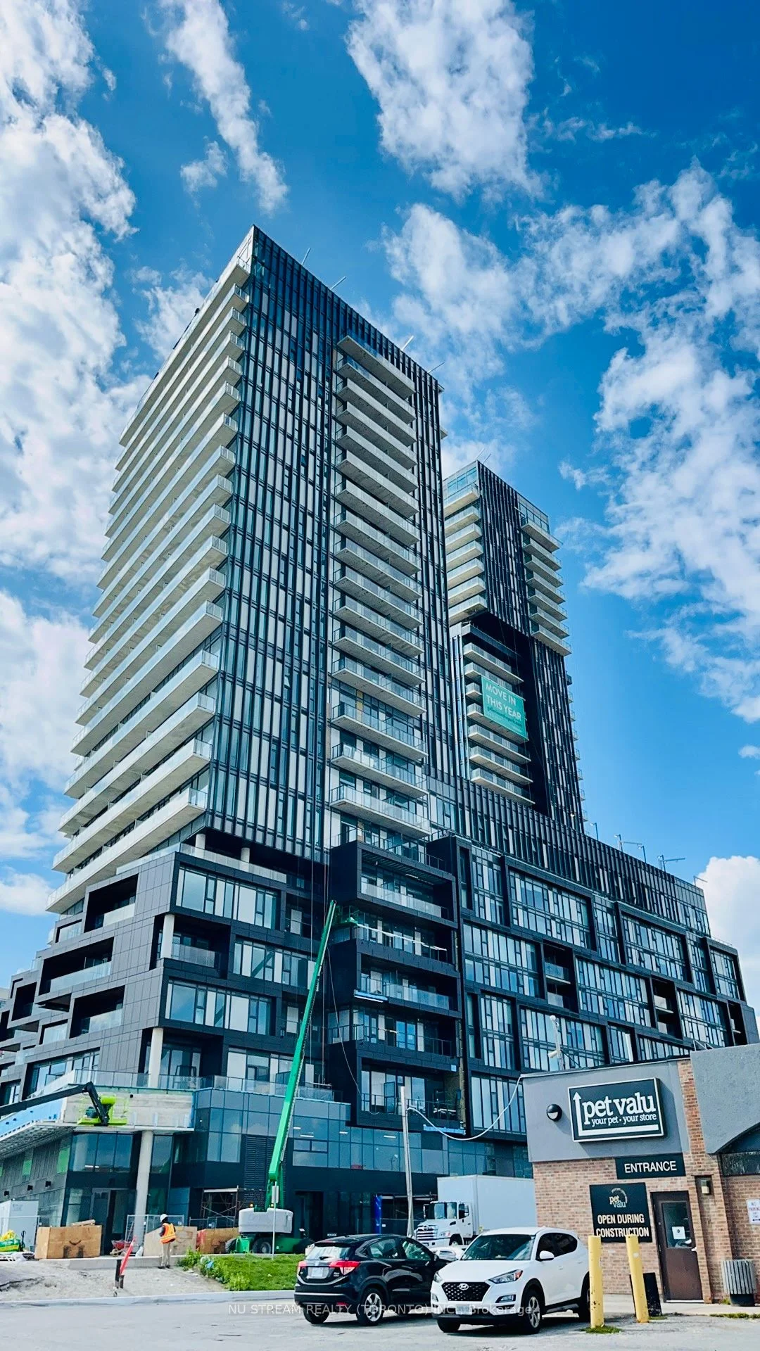 1285 Dupont Street 807, Toronto W02, ON M6H 0E3