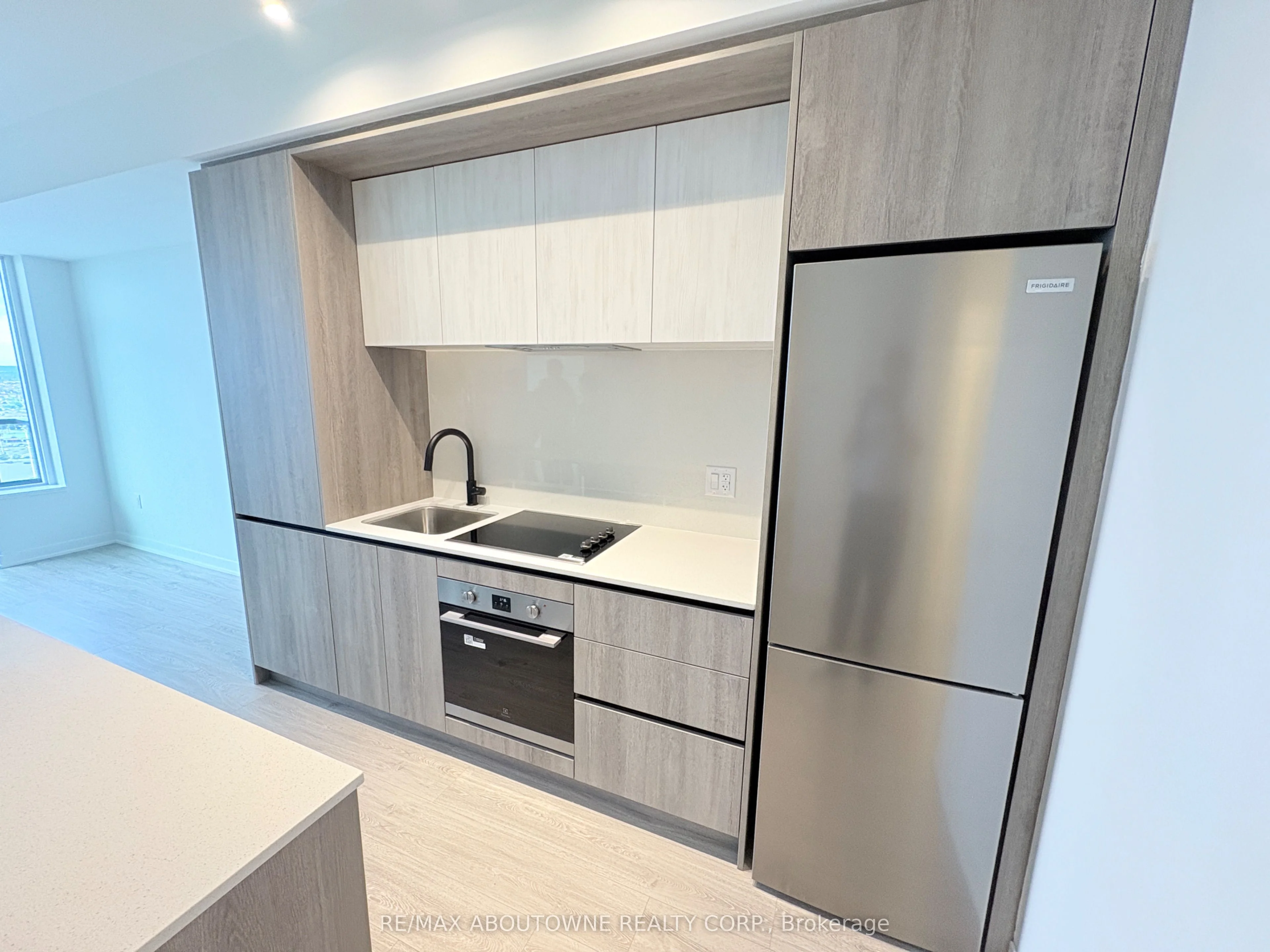 2495 Eglinton Avenue W 2605, Mississauga, ON L5M 2V8