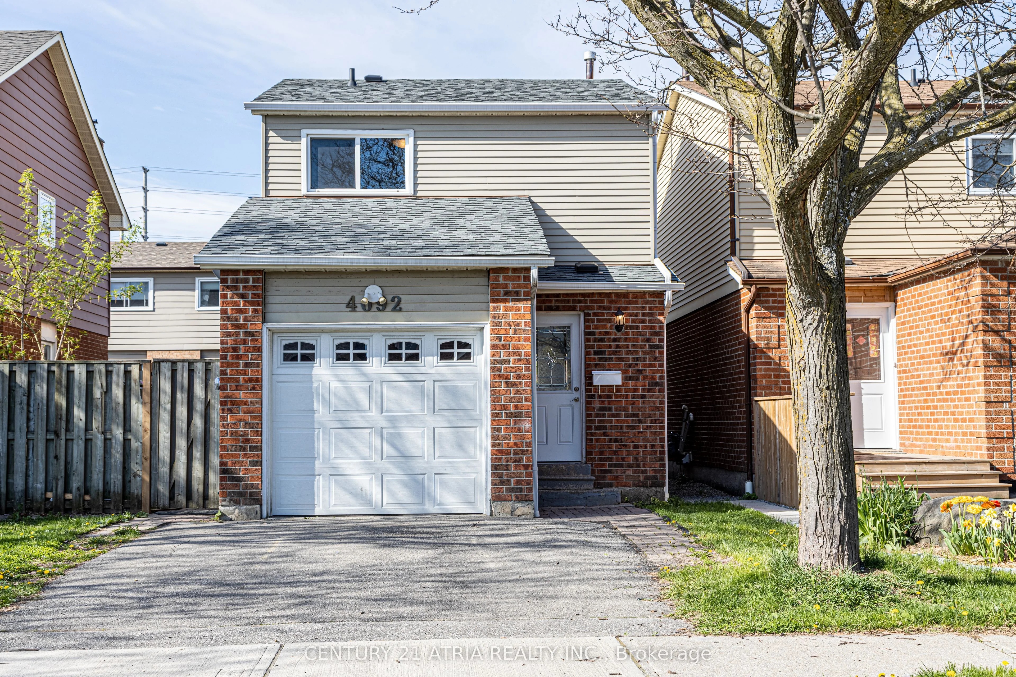 4092 Teakwood Drive, Mississauga, ON L5C 3L6