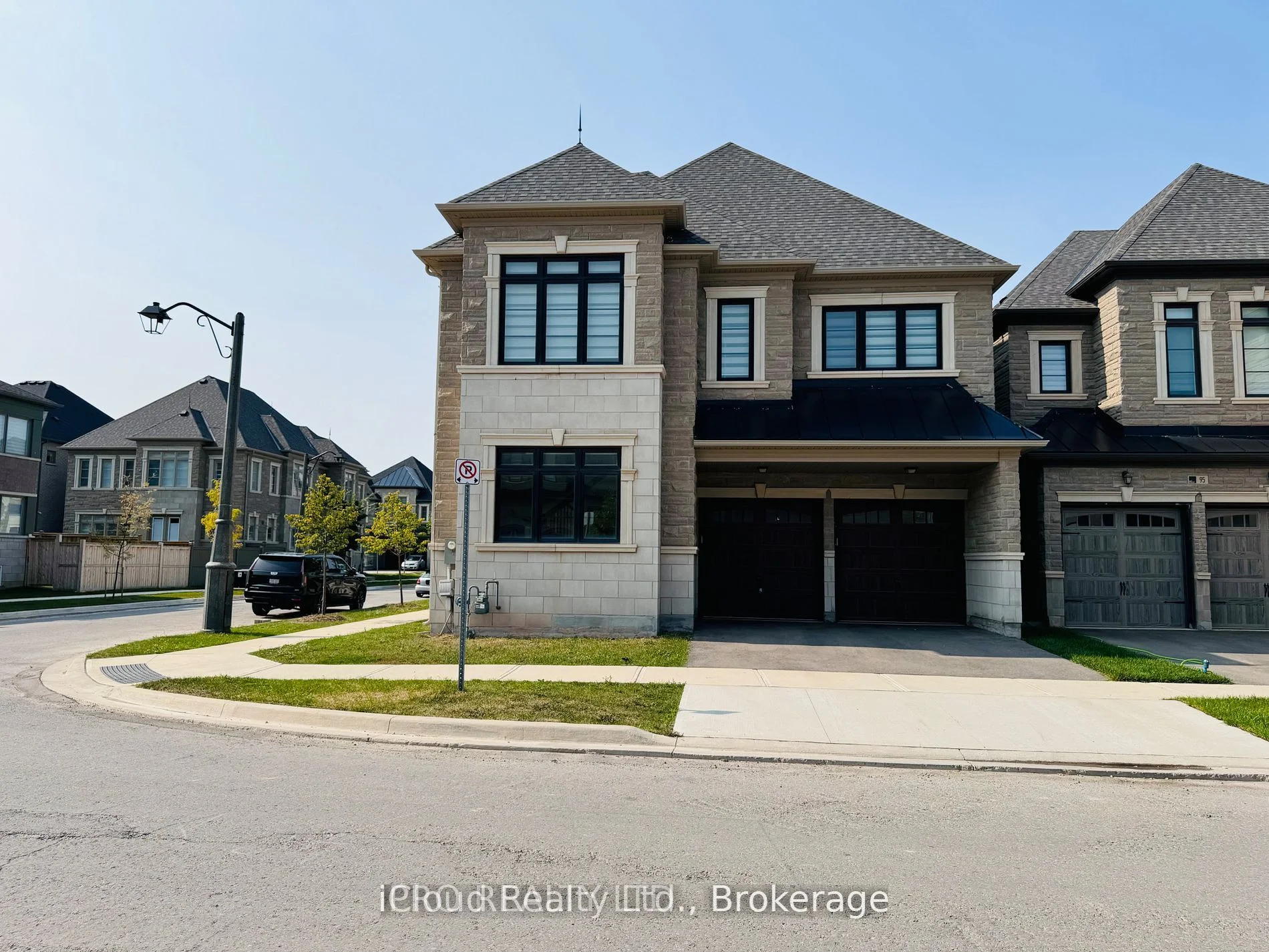 103 Mevira Gardens, Oakville, On L6h 0z7