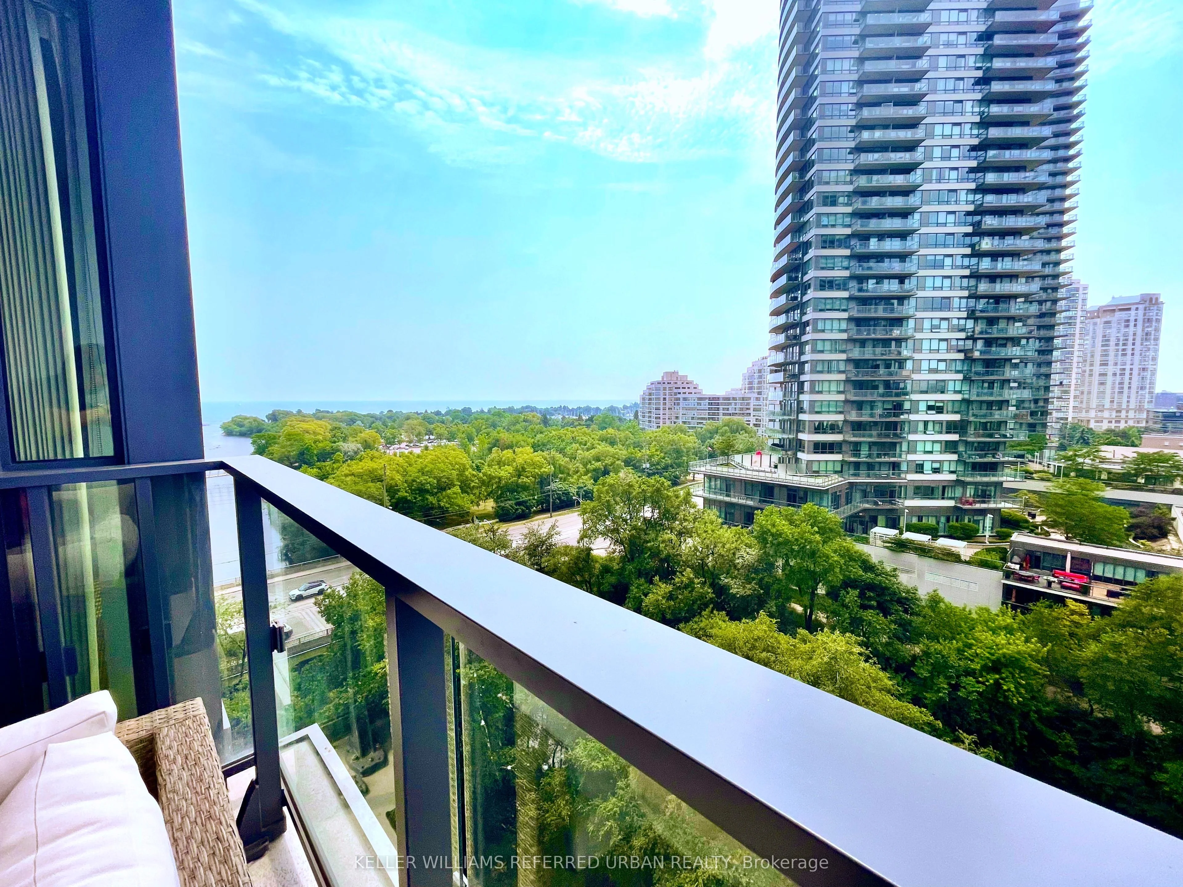 2212 Lake Shore Boulevard W 1005, Toronto W06, ON M8V 0C2