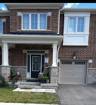 Att/Row/Townhouse in Milton