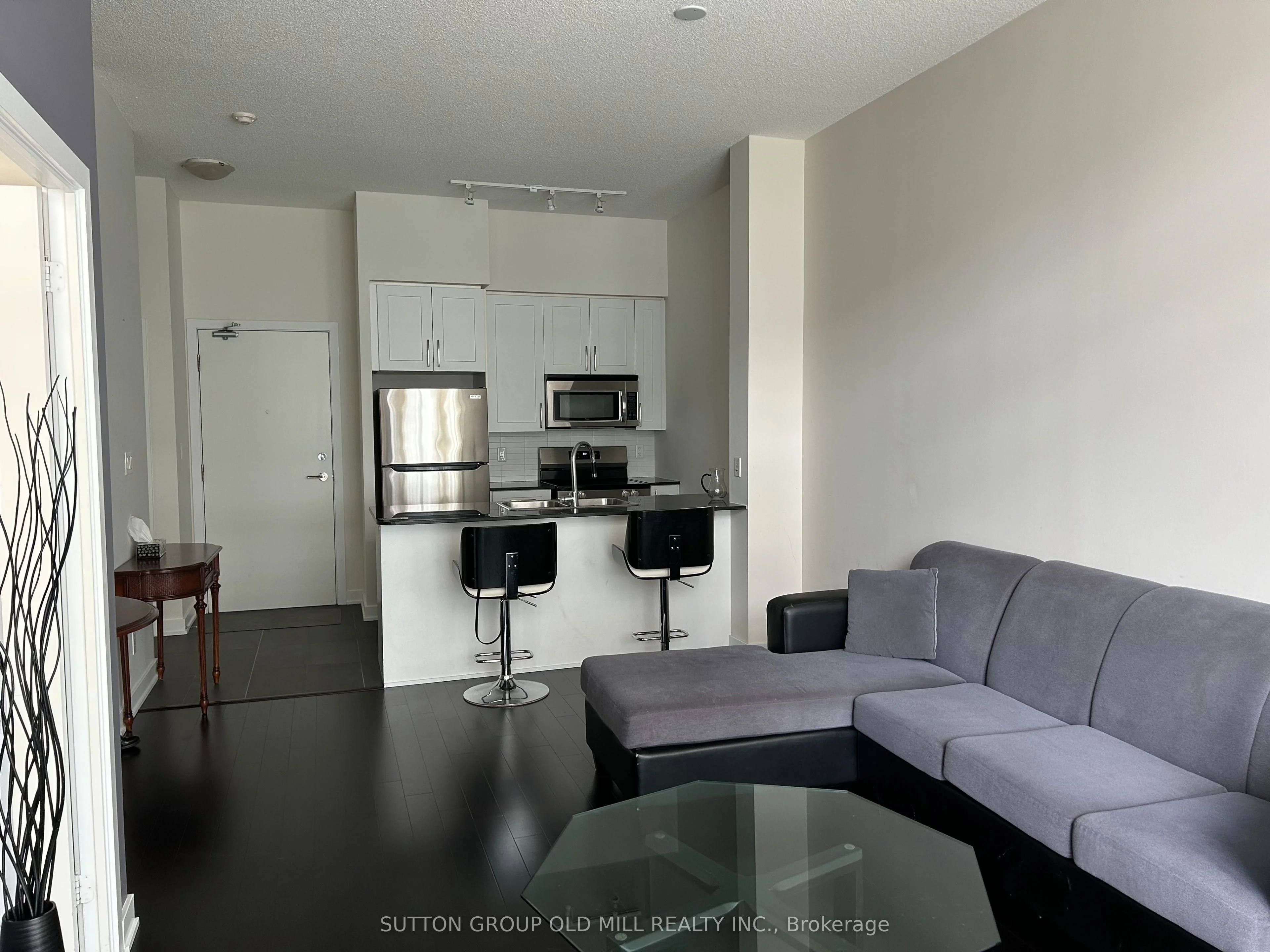 4070 Confederation Parkway 304, Mississauga, ON M3J 2V7