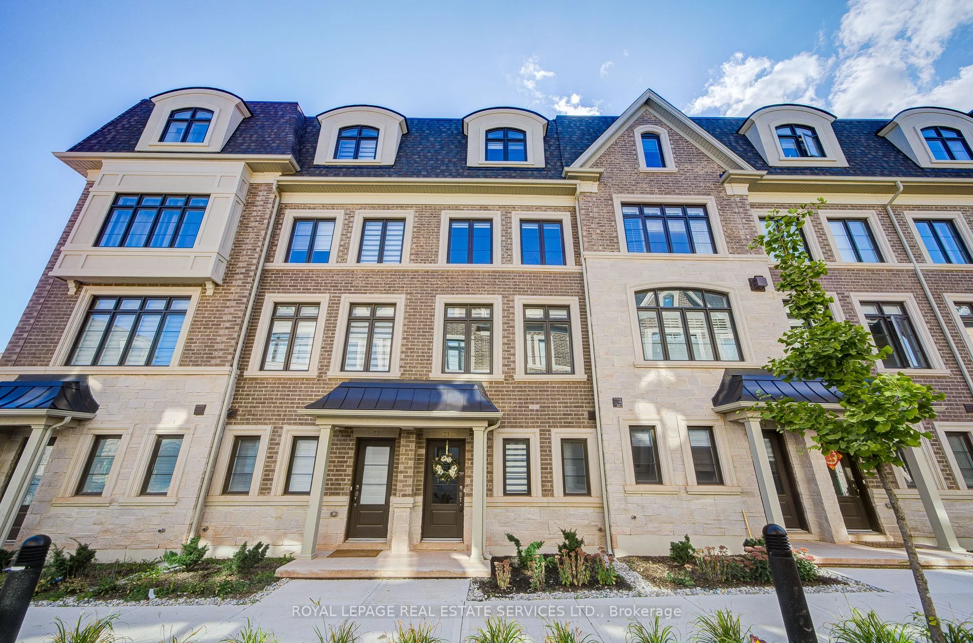 Att/Row/Townhouse in Oakville