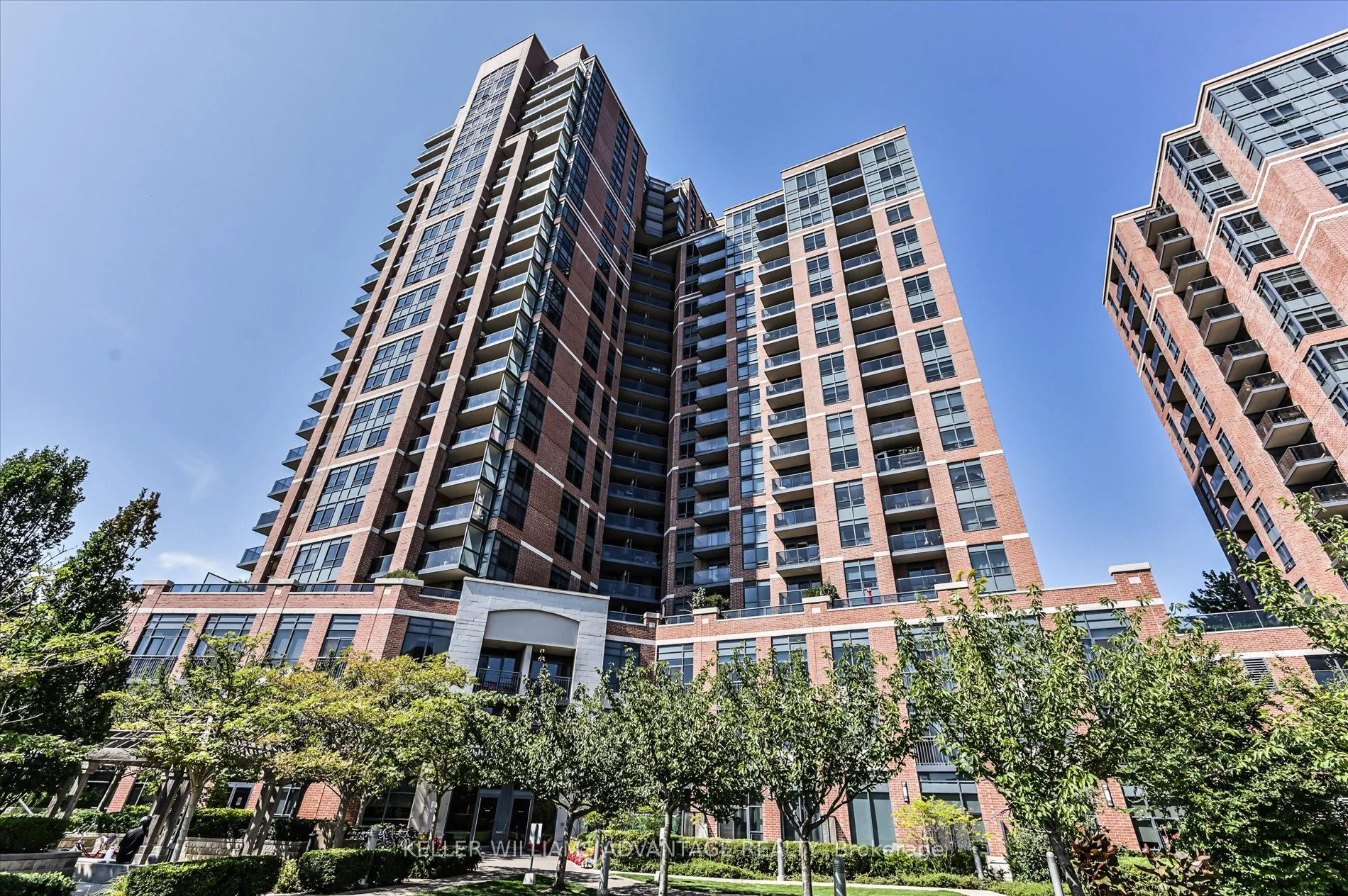 60 Heintzman Street 1911, Toronto W02, ON M6P 5A1
