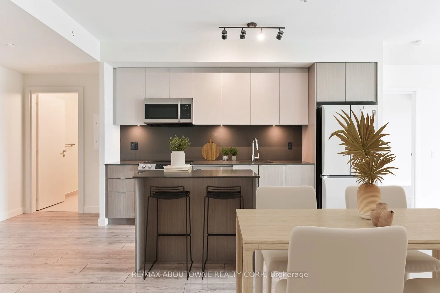 133 Bronte Road B0522, Oakville, ON L6L 3C1