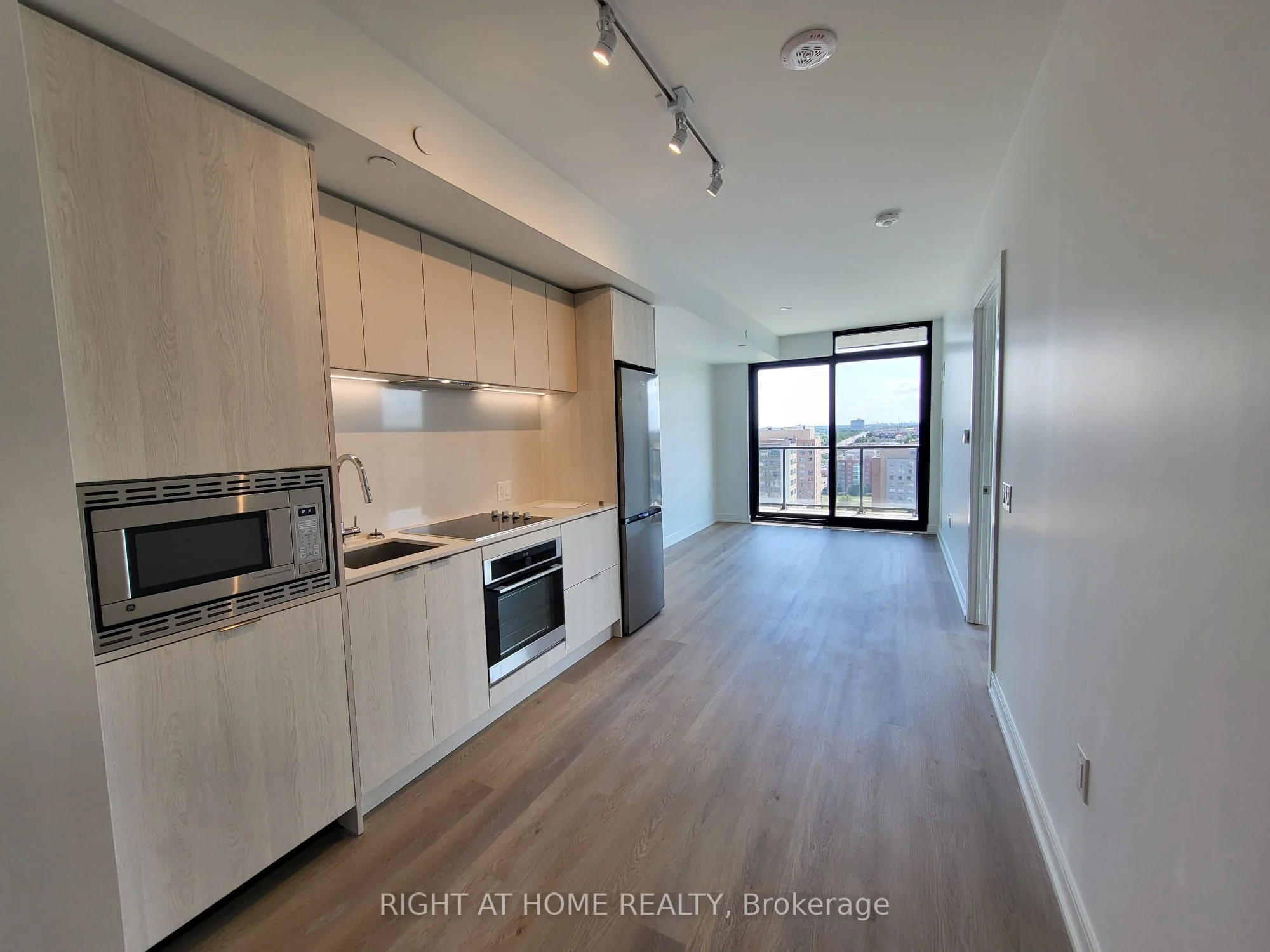 3009 Novar Road 1415, Mississauga, ON L5B 0P9