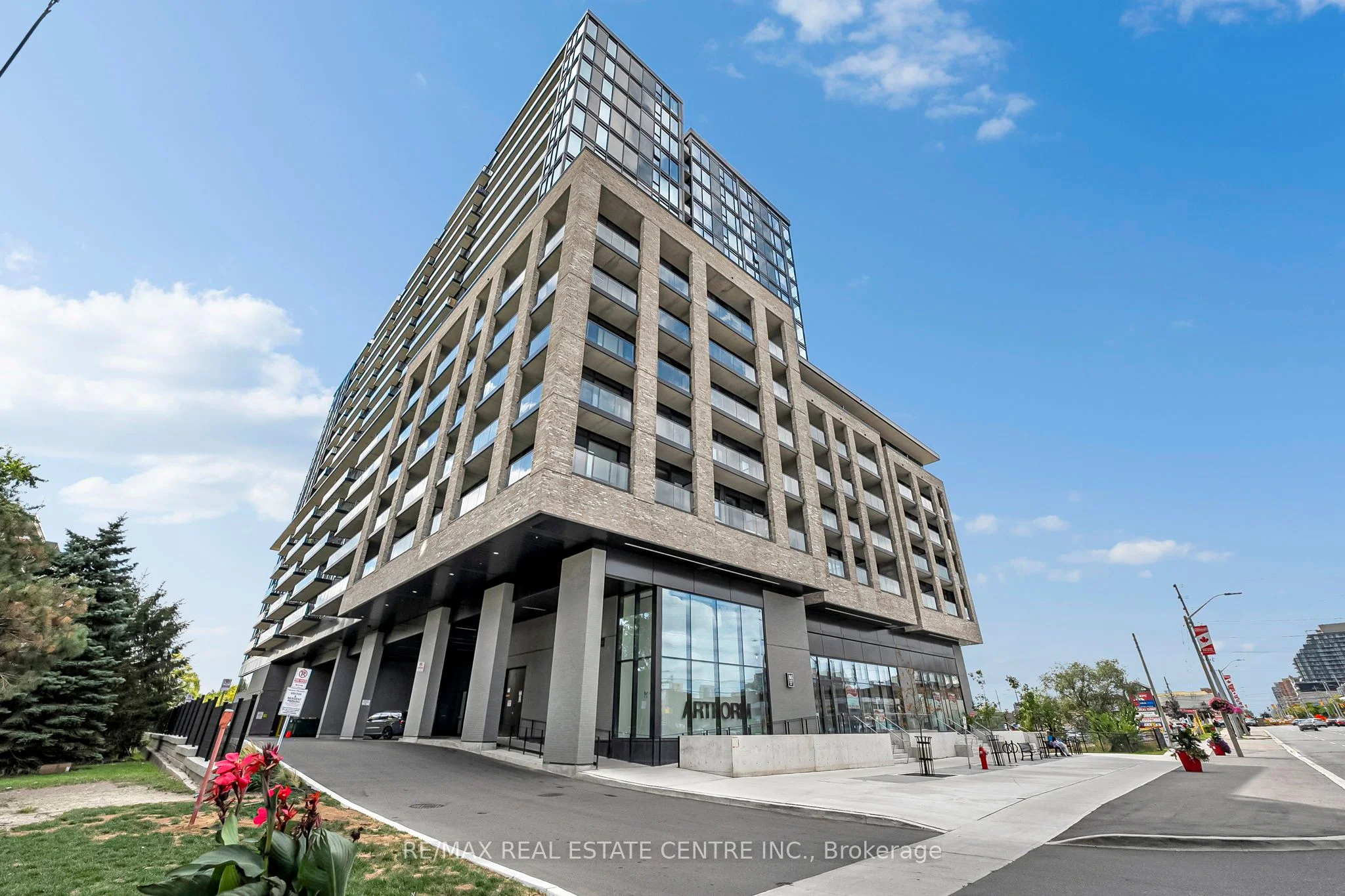 86 DUNDAS Street 818, Mississauga, ON L5A 0B1