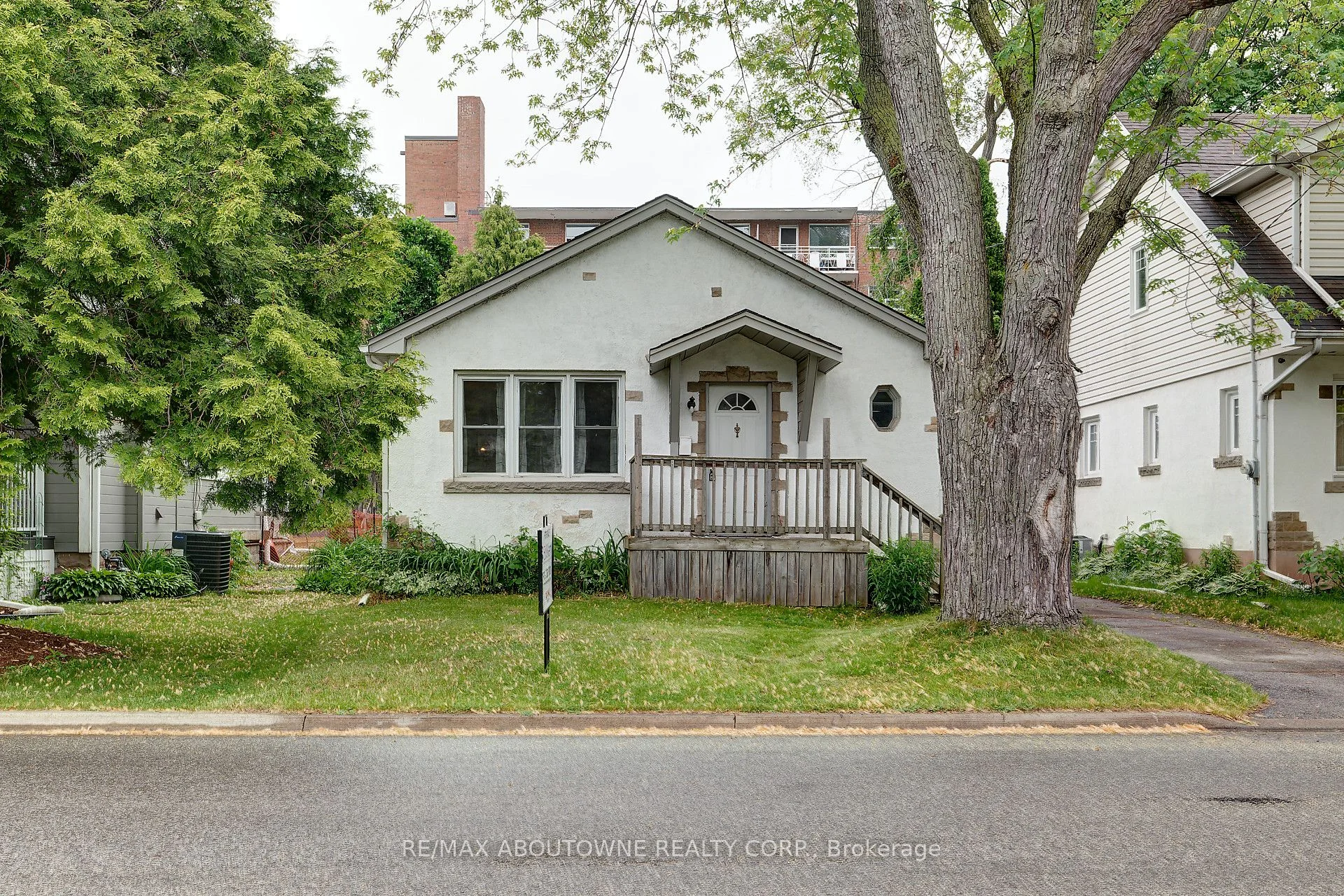 469 Woodland Avenue, Burlington, ON L7R 2S2