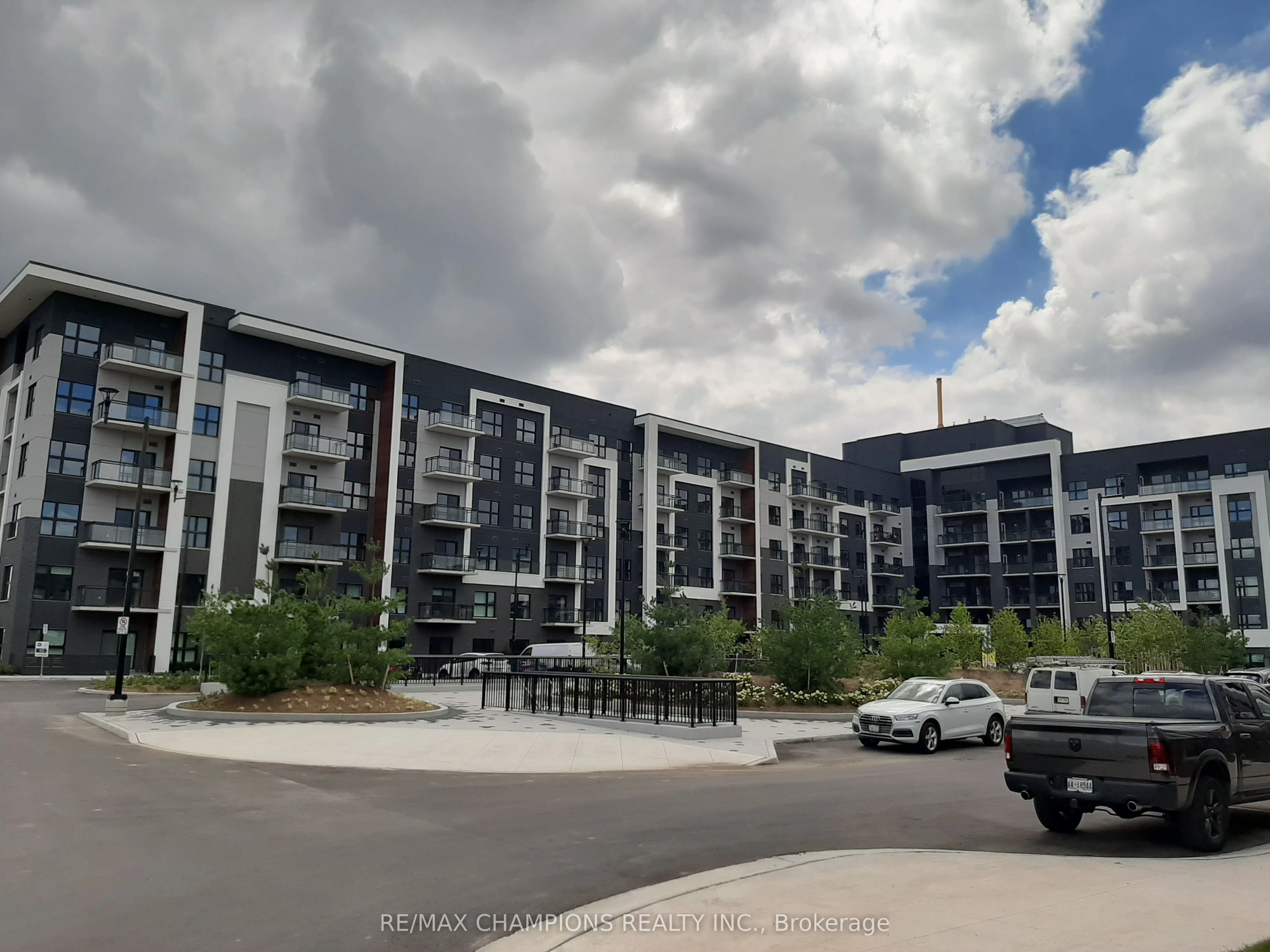 128 Grovewood Common 308, Oakville, ON L6H 0X3