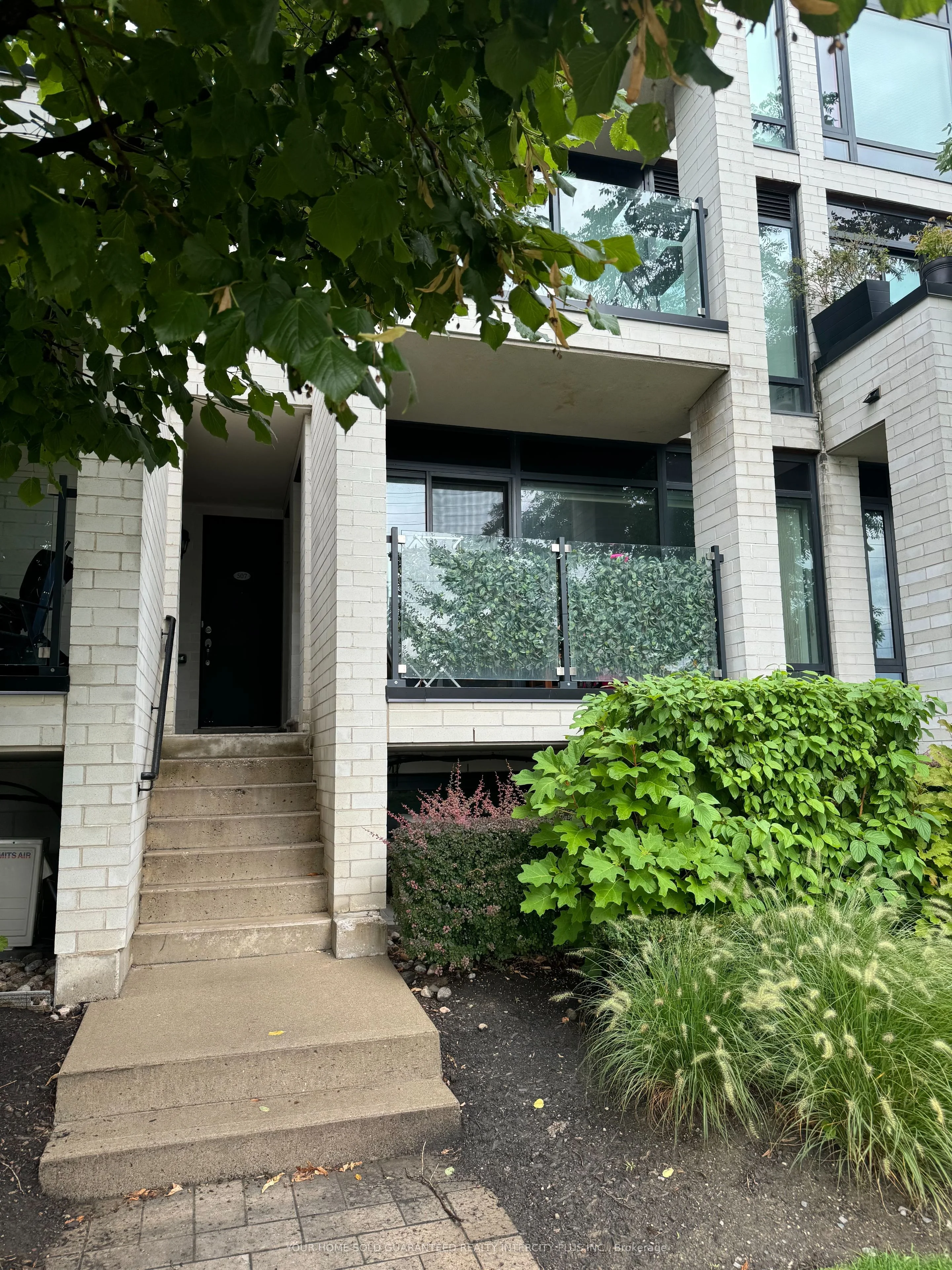 142 Widdicombe Hill Boulevard 505, Toronto W09, ON M9R 0A9
