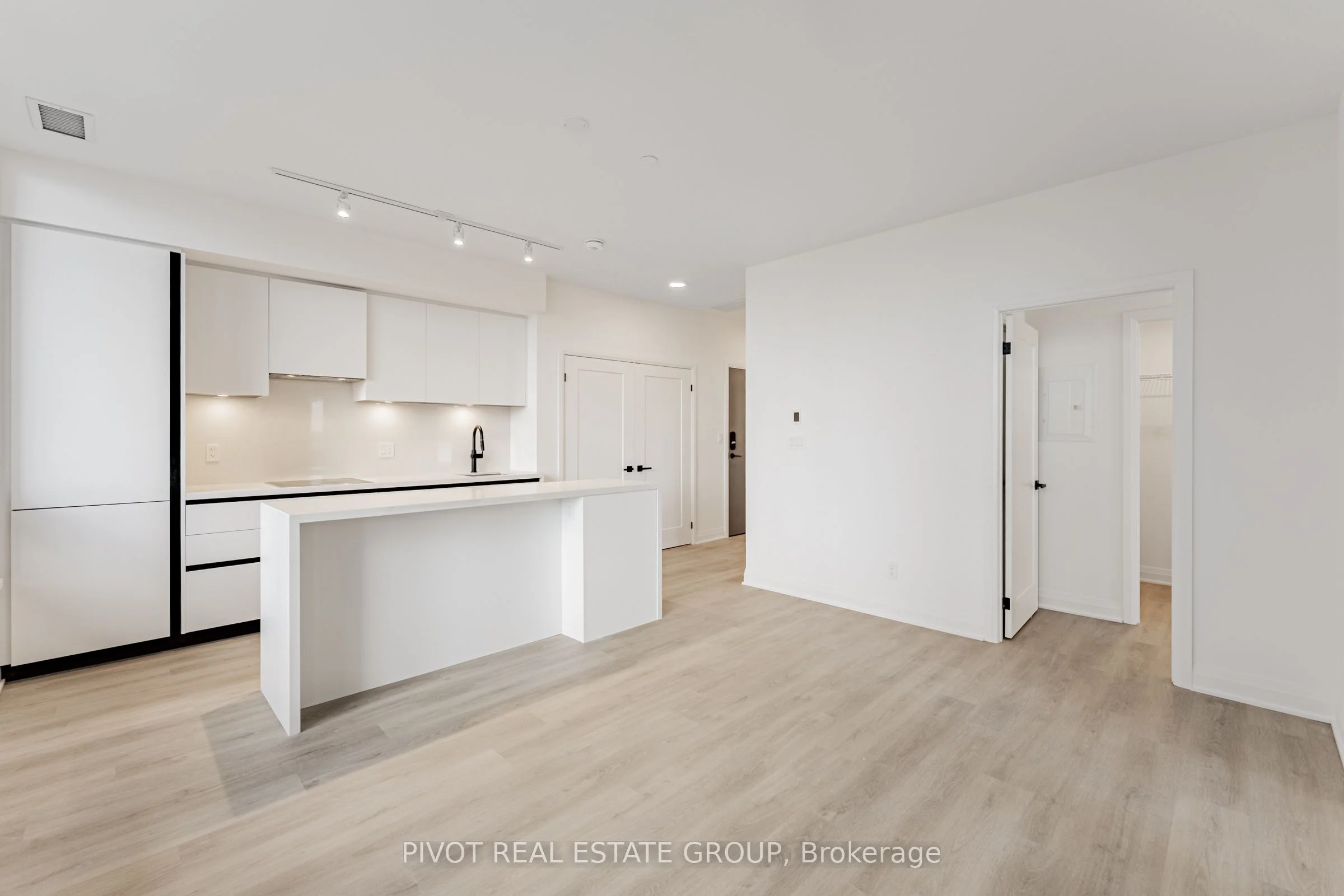 4023 The Exchange 704, Mississauga, ON L5B 0N4