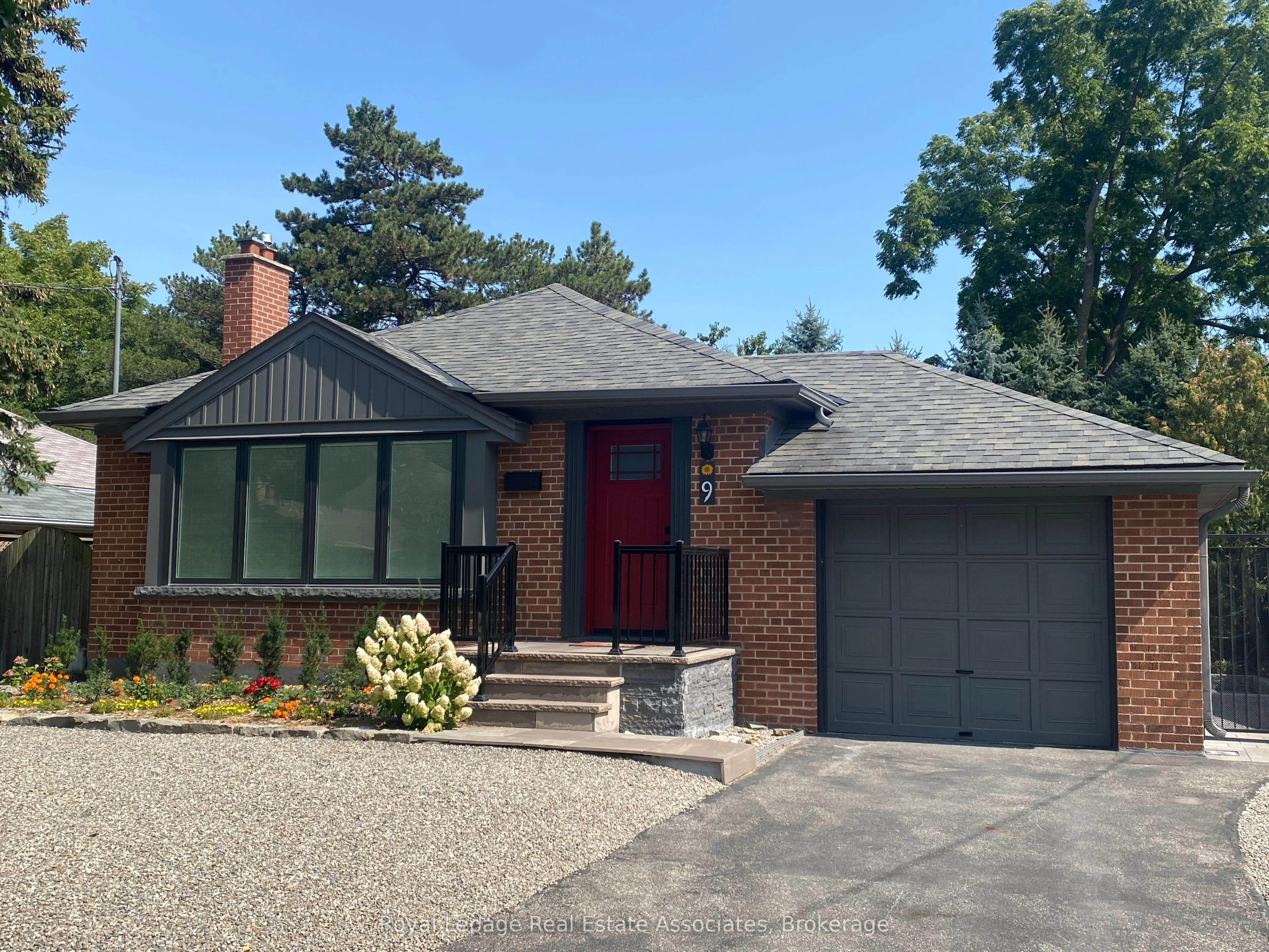 9 Sevenoaks Avenue, Toronto W07, ON M8Z 3P6
