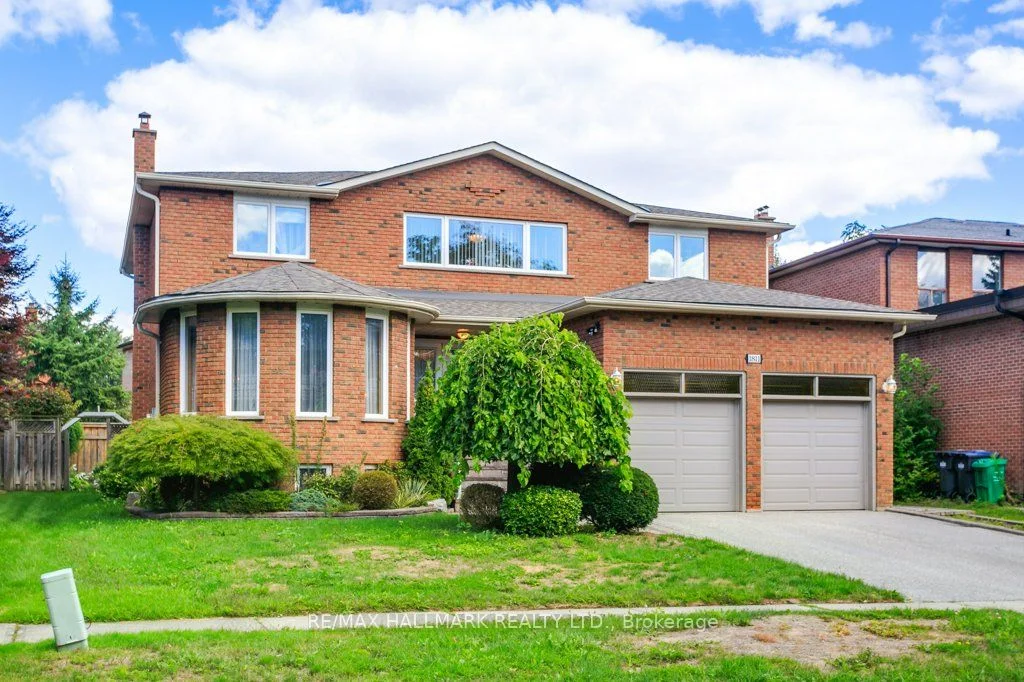 1811 Beechknoll Avenue, Mississauga, ON L4W 3V1
