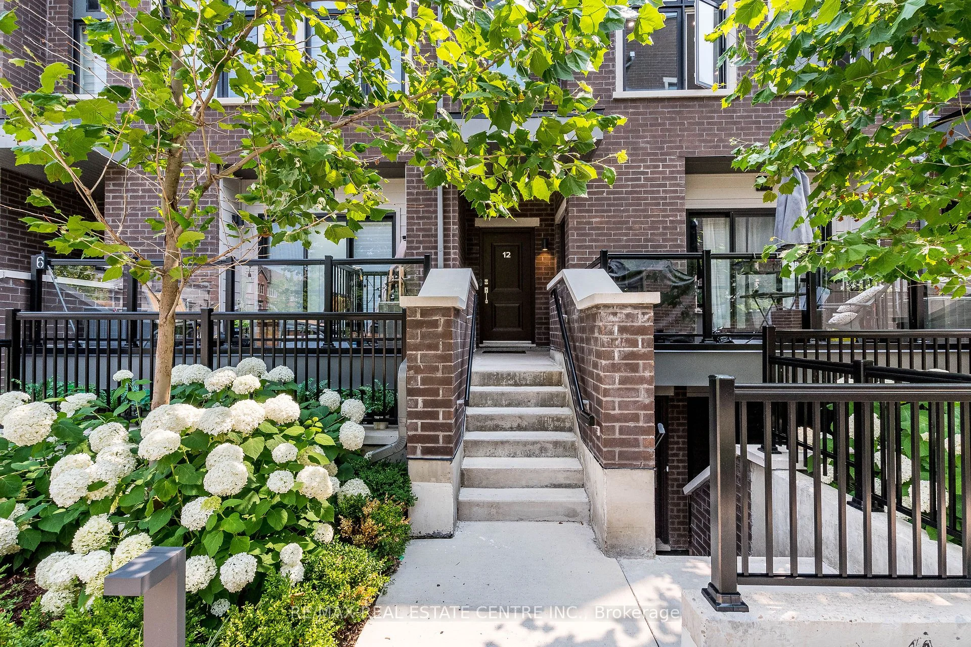 66 Long Branch Avenue 12, Toronto W06, On M8w 3j4