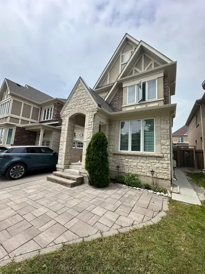 Detached in Oakville