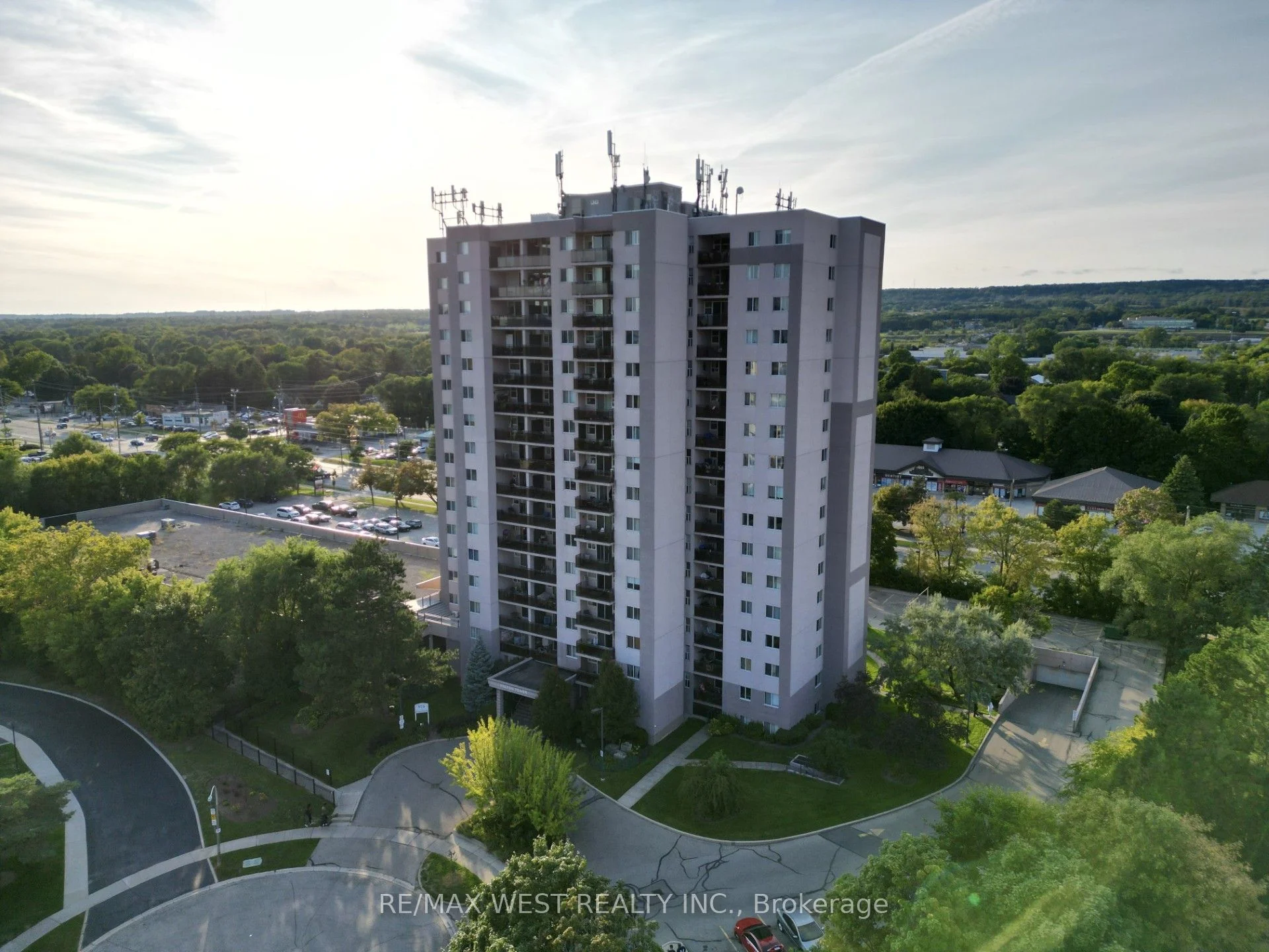 975 Warwick Court 703, Burlington, ON L7T 3Z7