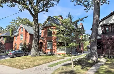 Fourplex in Toronto