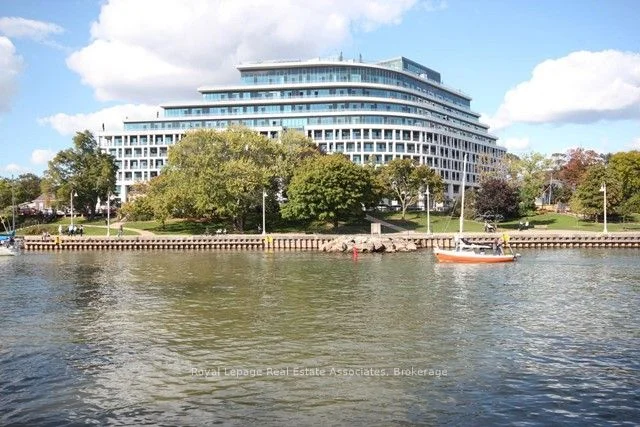 Condo Apartment in Oakville