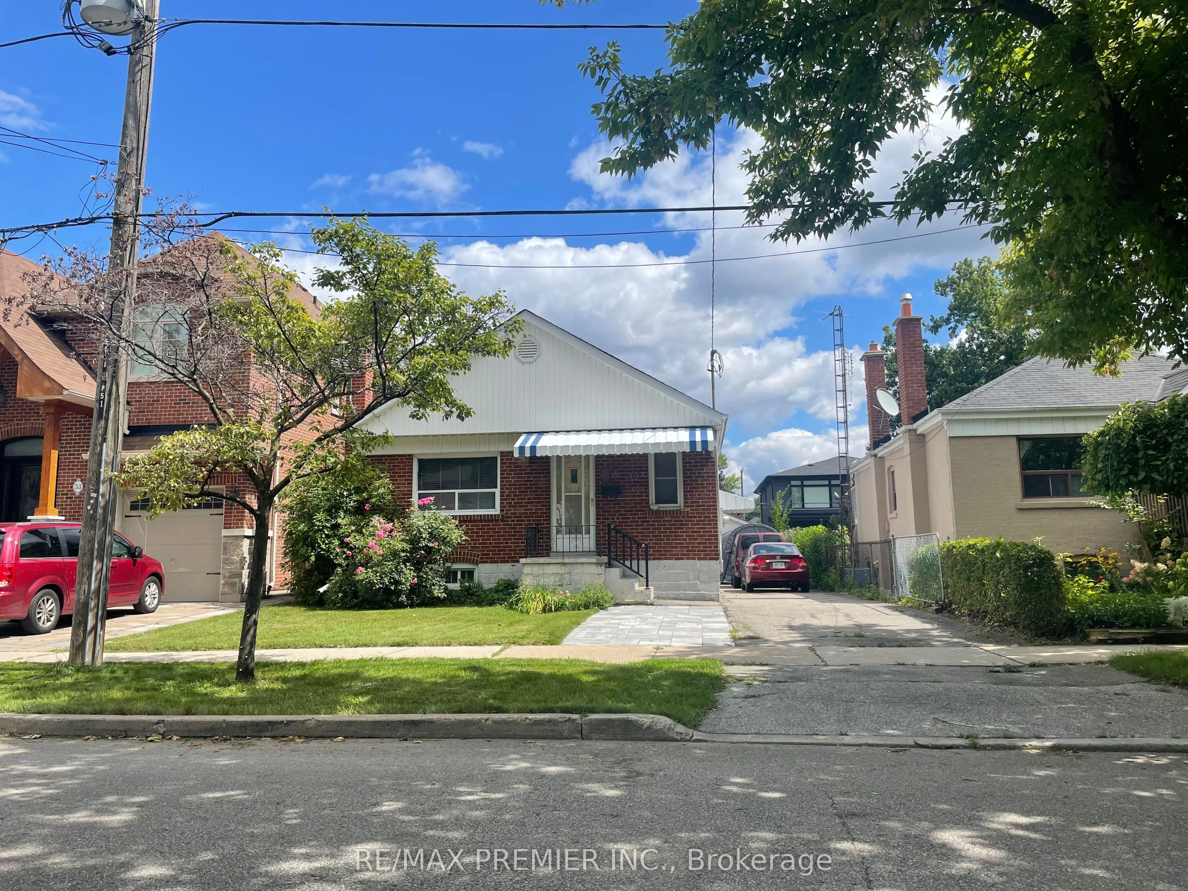 51 Portage Avenue Bsmt, Toronto W04, ON M9N 3G8