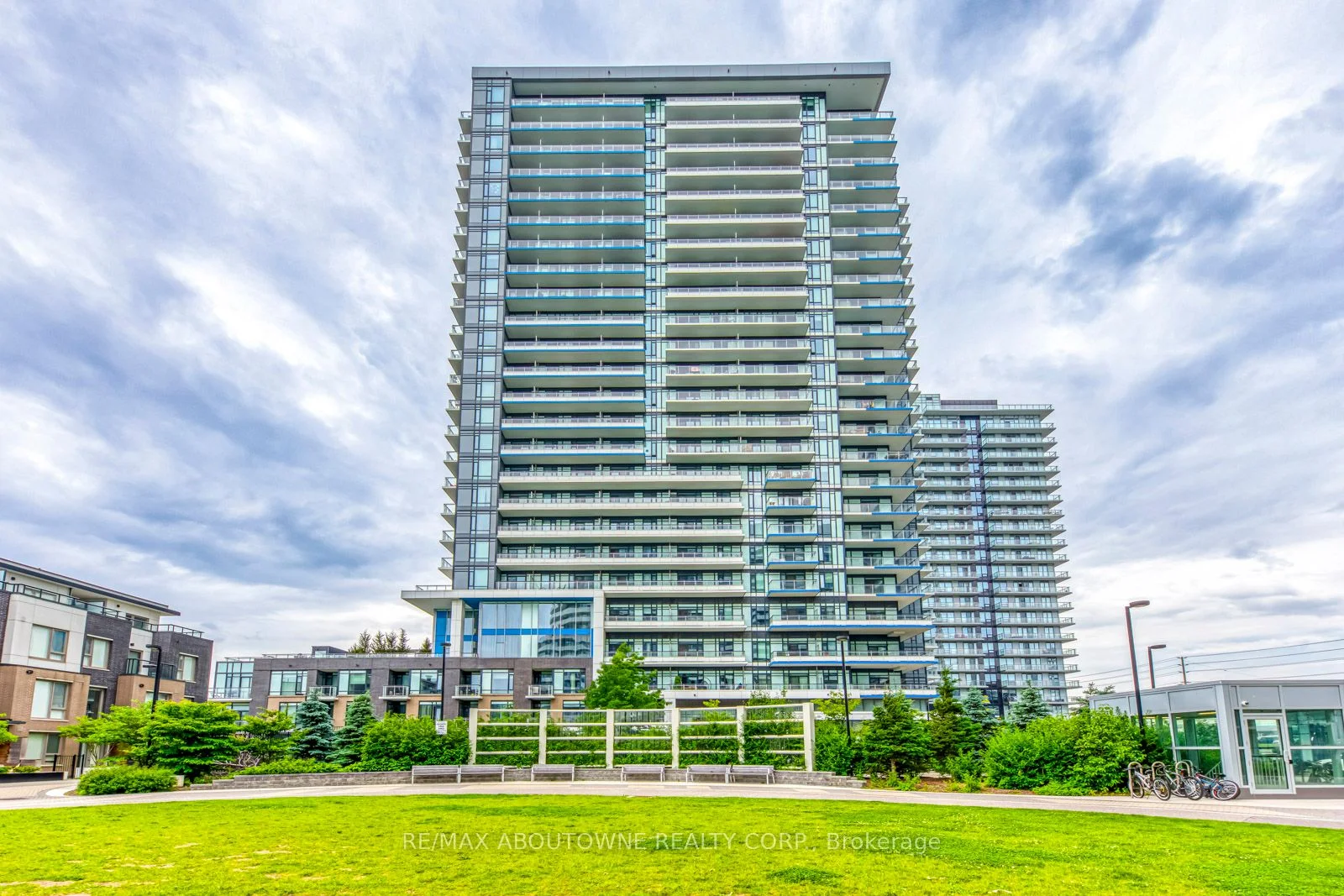 2560 Eglinton Avenue W Th101, Mississauga, ON L5M 0Y3