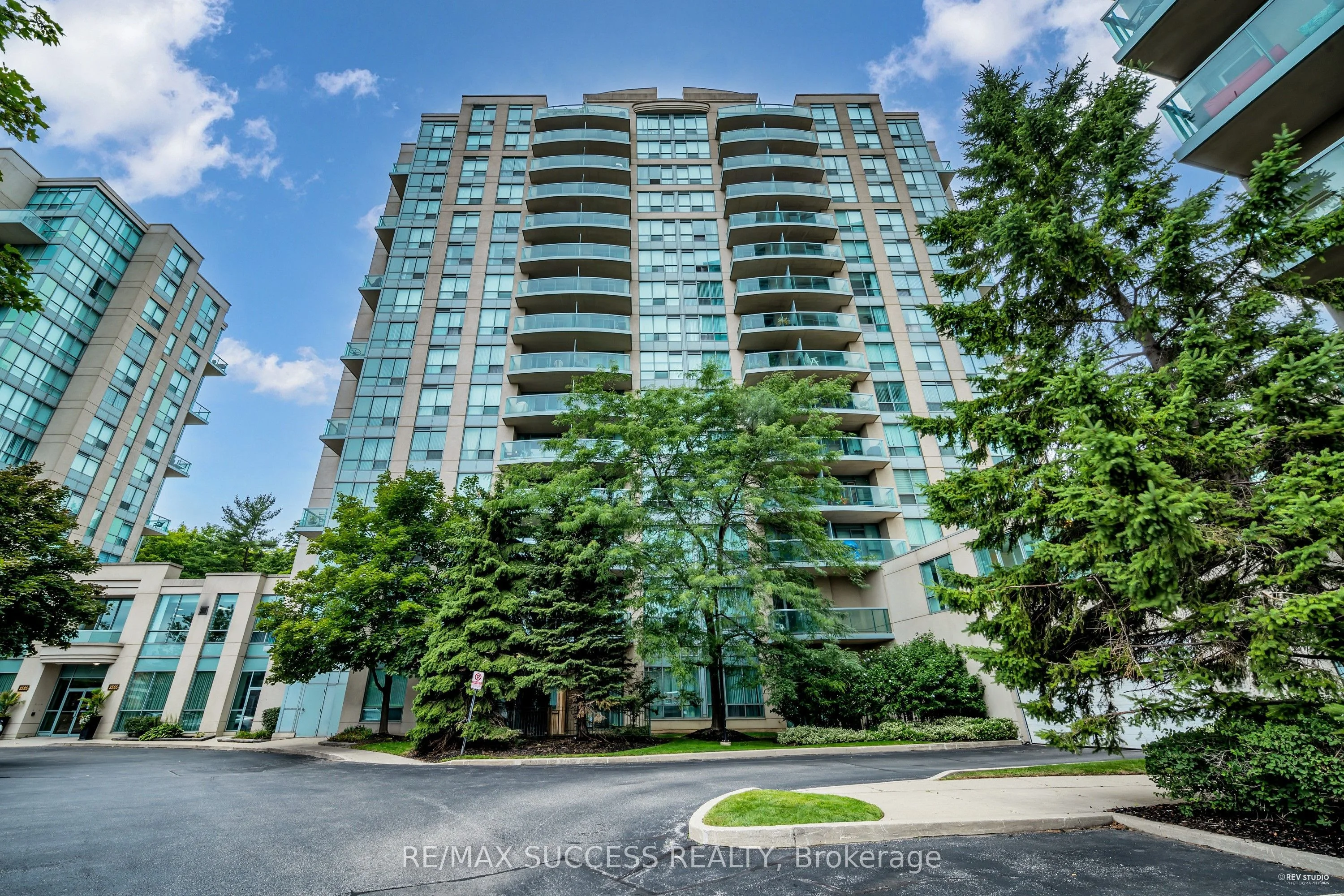2565 Erin Centre Boulevard 806, Mississauga, ON L5M 6Z8