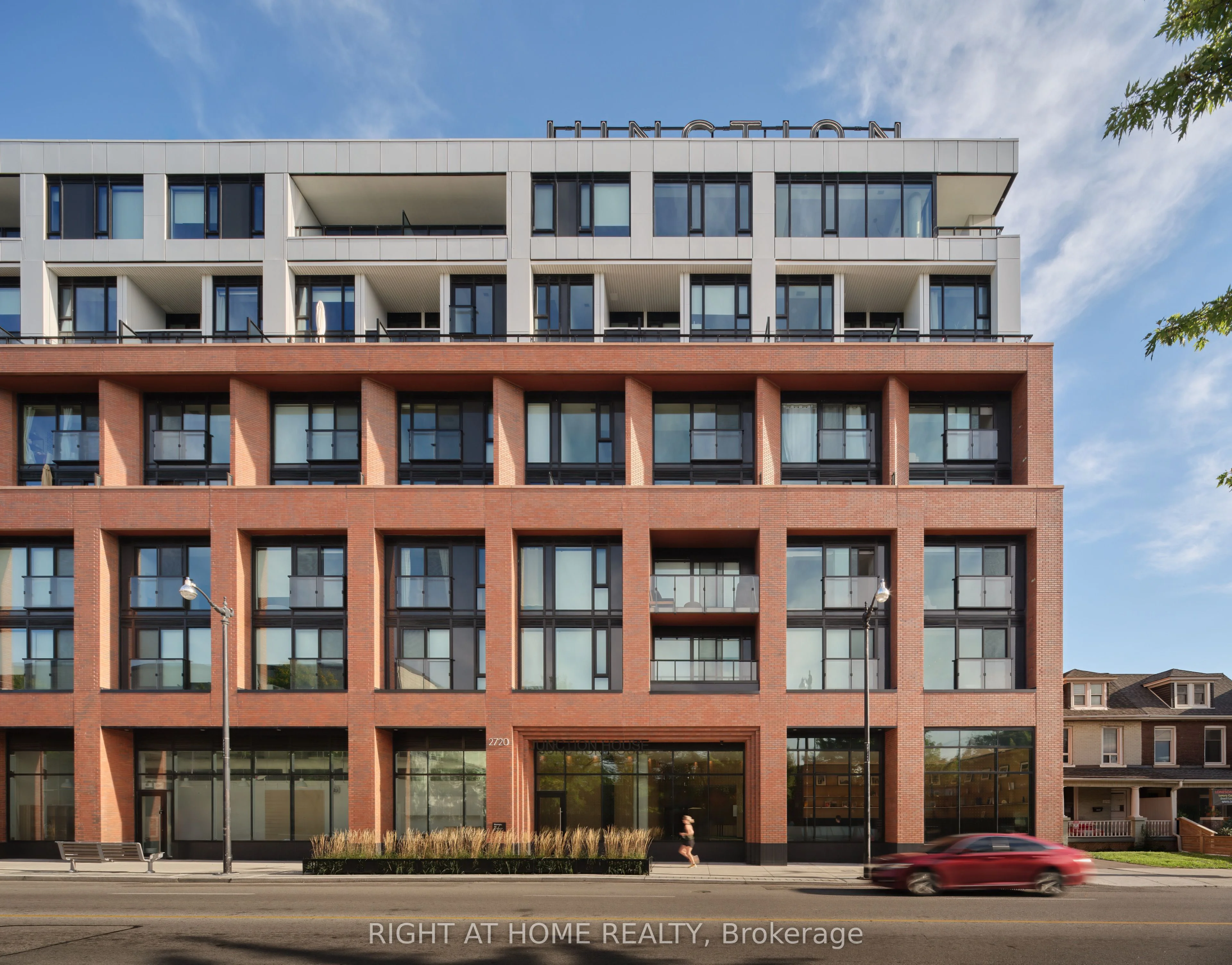2720 Dundas Street W 208, Toronto W02, ON M6P 0C3