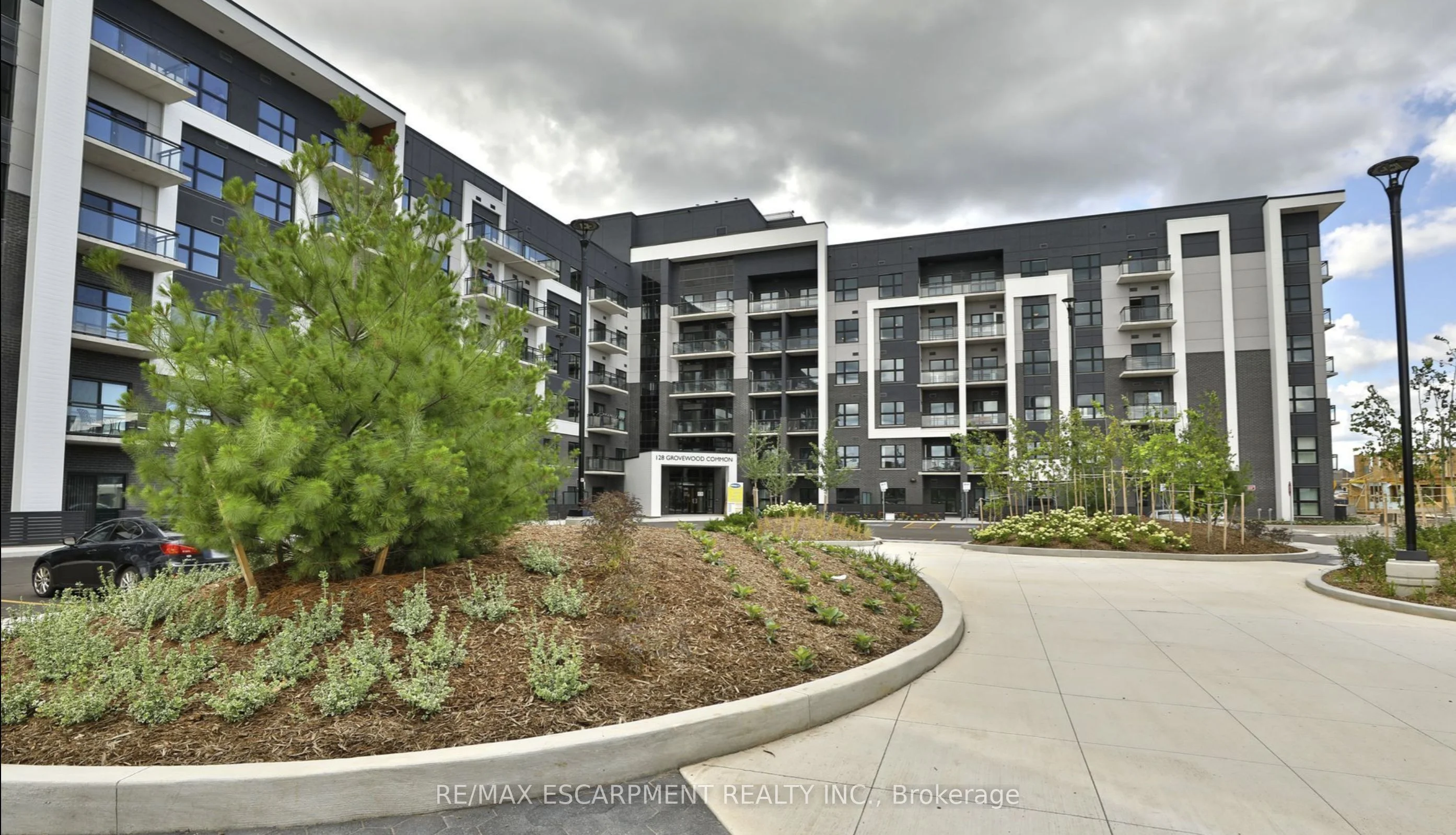 128 Grovewood Common 632, Oakville, ON L6H 0K3