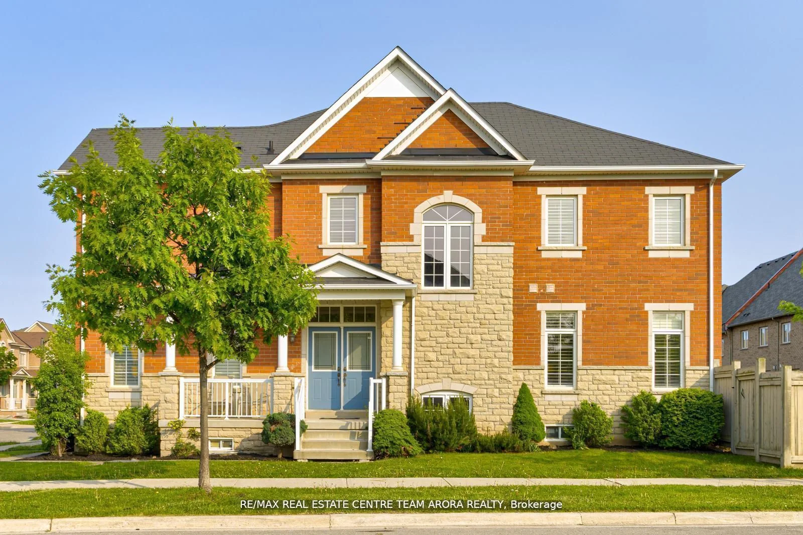 Att/Row/Townhouse in Oakville