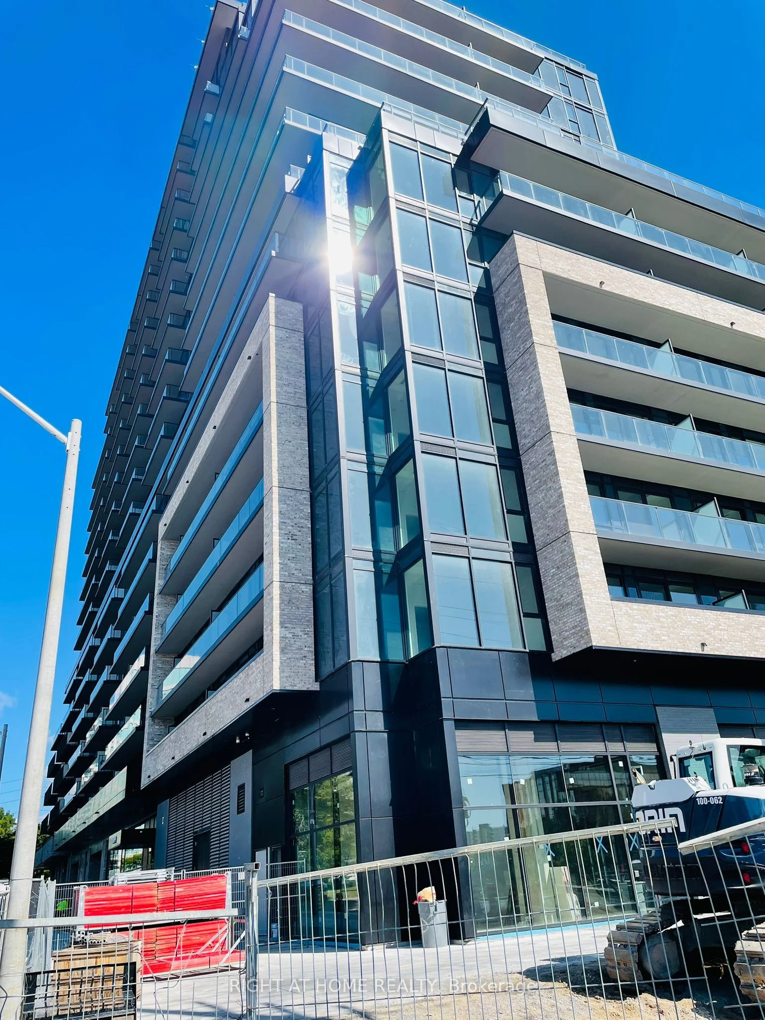 3009 Novar Road 1416, Mississauga, ON L5B 1H7