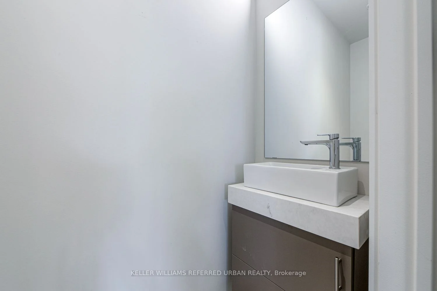 123 Maurice Drive 217, Oakville, ON L6K 2W6