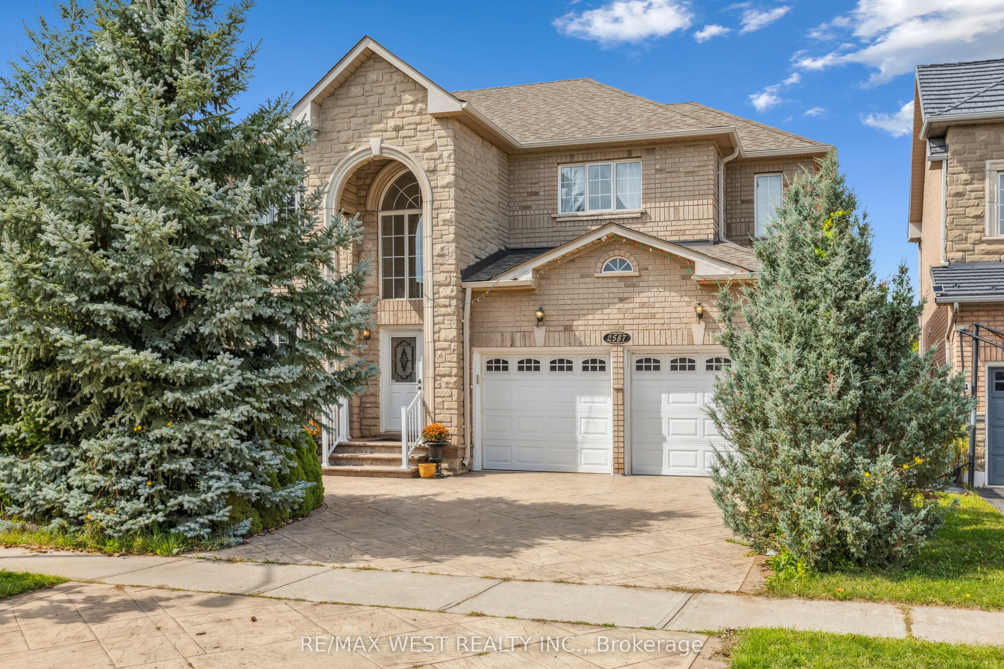 2587 North Ridge Trail, Oakville, ON L6H 7L5