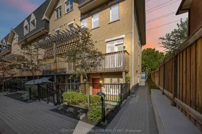 Condo Townhouse in Toronto