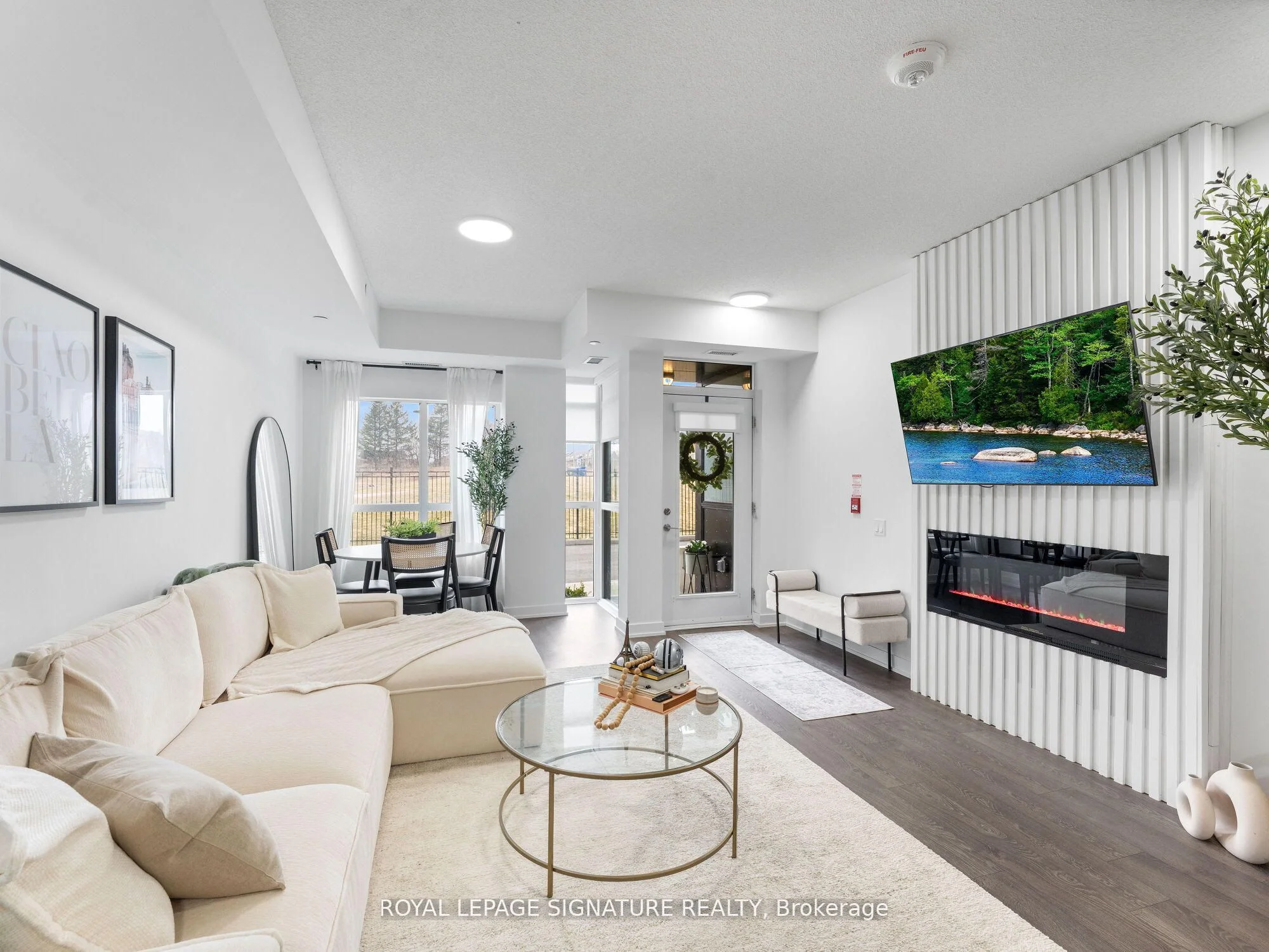 251 Manitoba Street 132, Toronto W06, ON M8Y 4G9