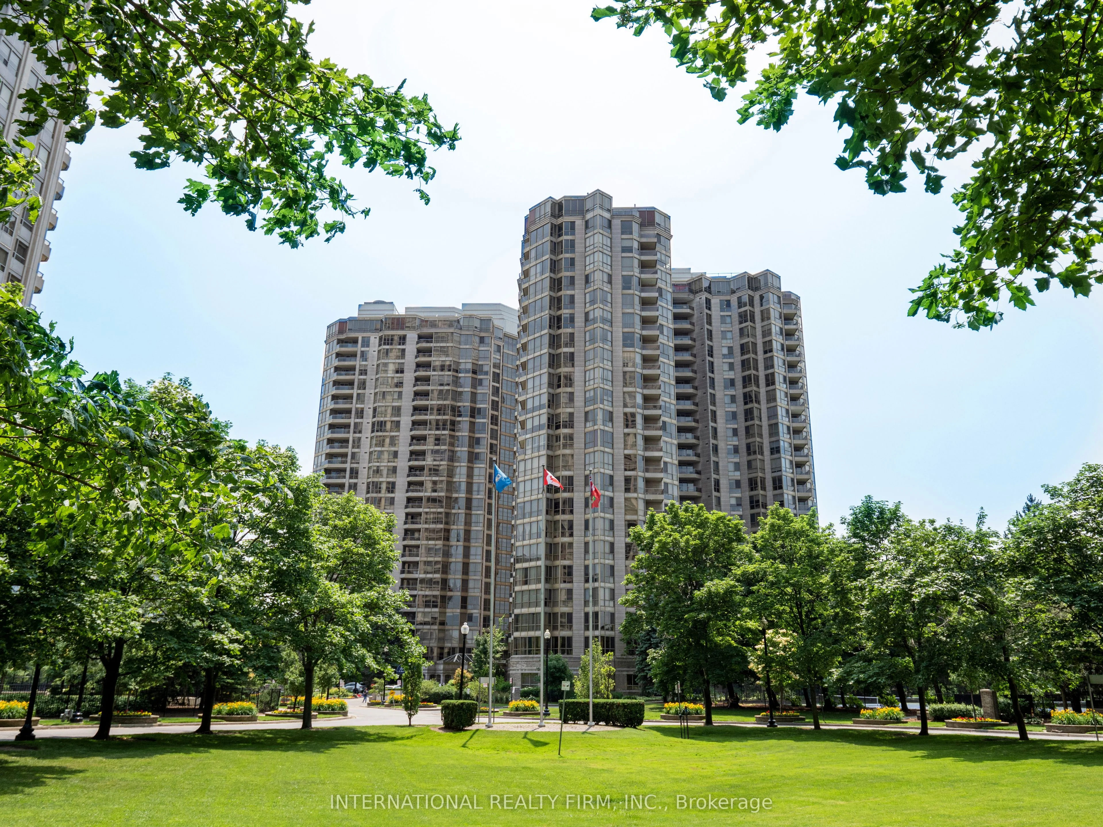55 Kingsbridge Garden Circle 1706, Mississauga, ON L5R 1Y1