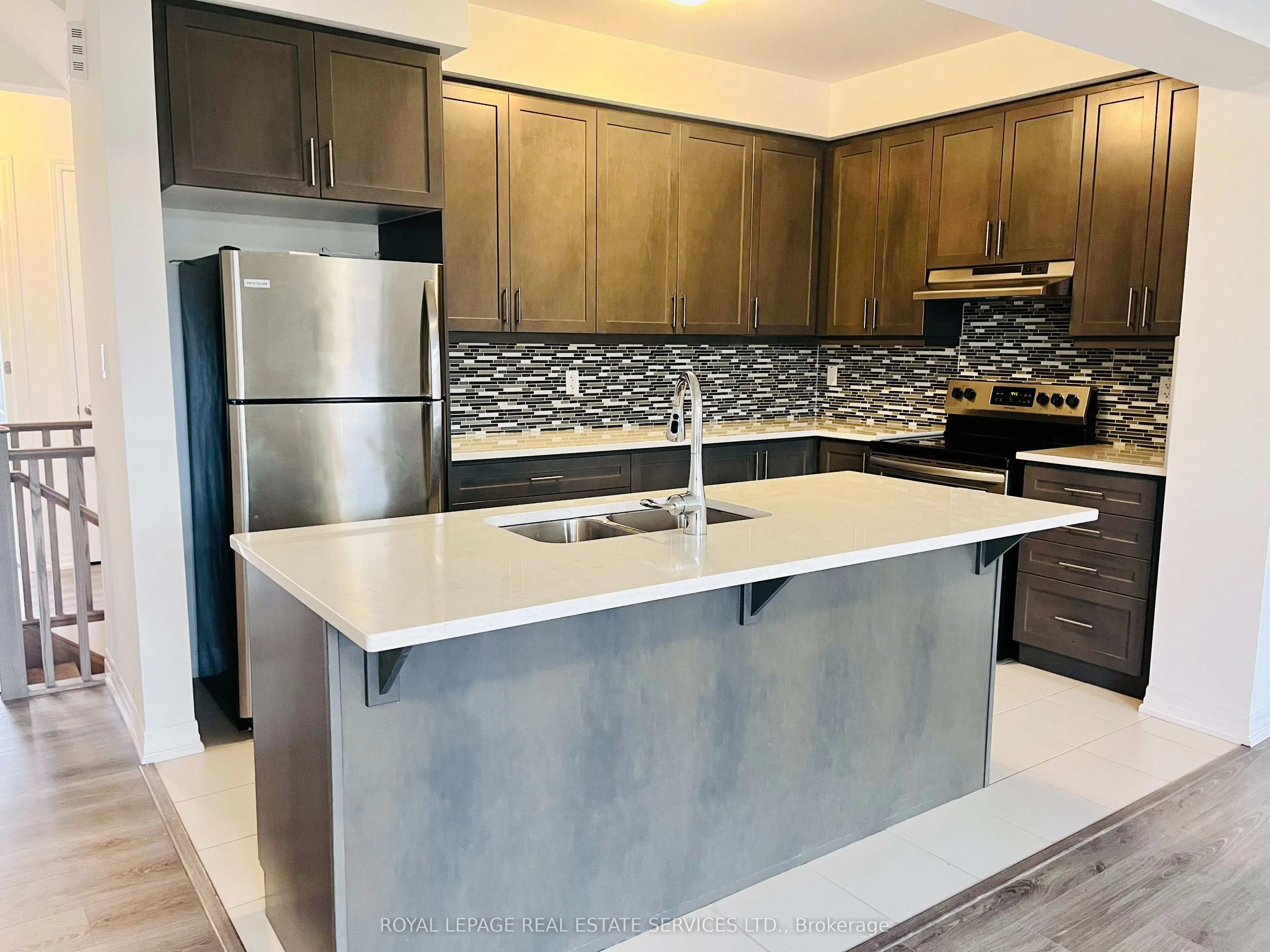 124 Burnhamthorpe Road E, Oakville, ON L6H 0X9