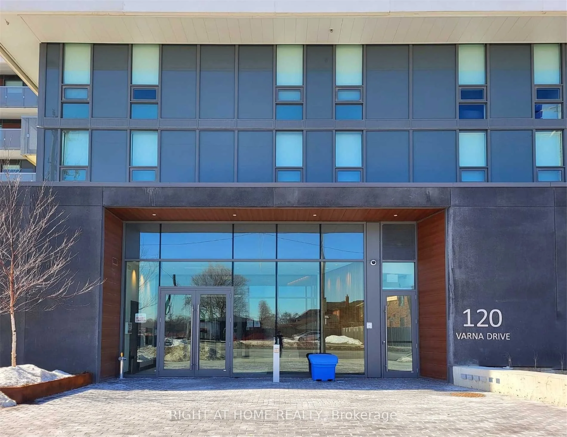 120 Varna Drive 1401, Toronto W04, ON M6A 0B3