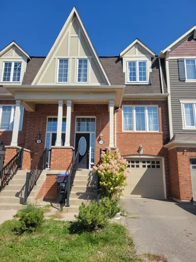 Att/Row/Townhouse in Brampton