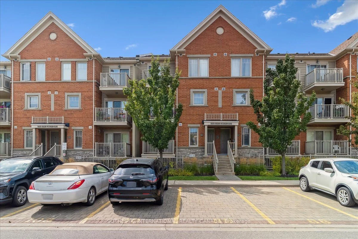 Condo Townhouse in Mississauga