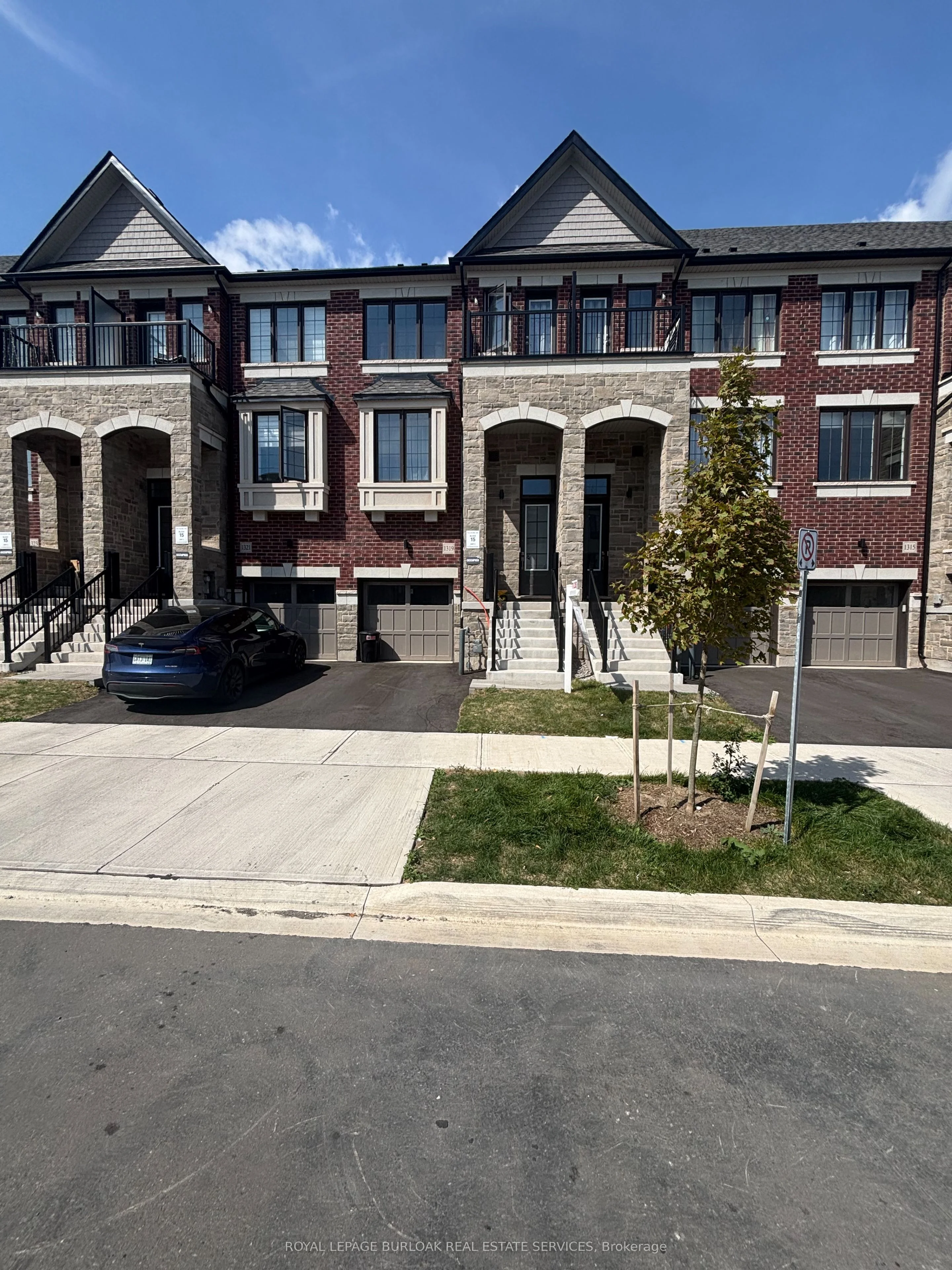 1319 Shevchenko Boulevard 15, Oakville, ON L6M 4L8