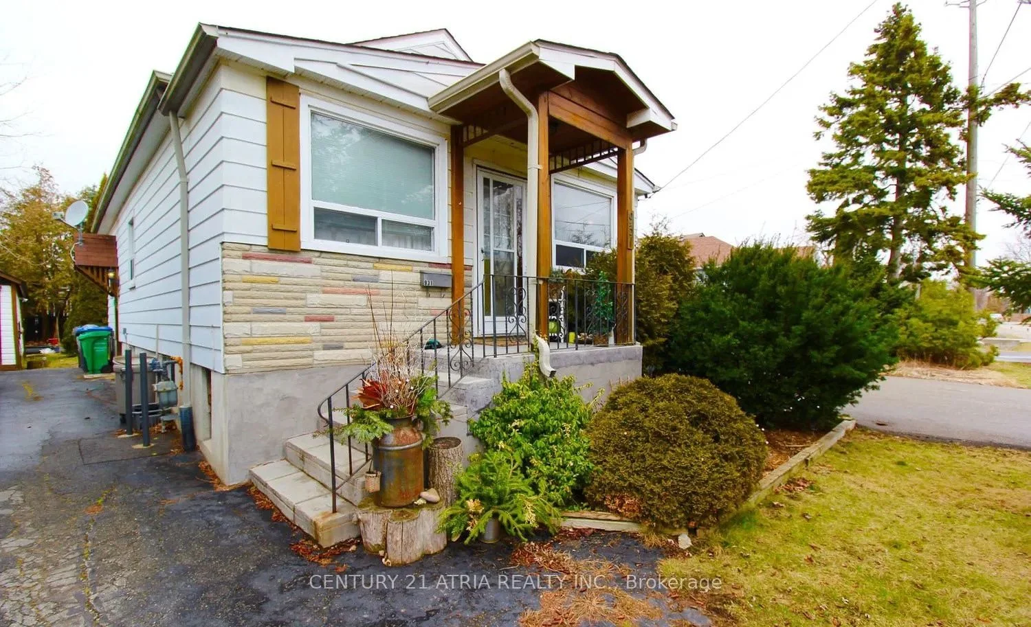 931 Gardner Avenue Bsmt, Mississauga, ON L5E 1B3