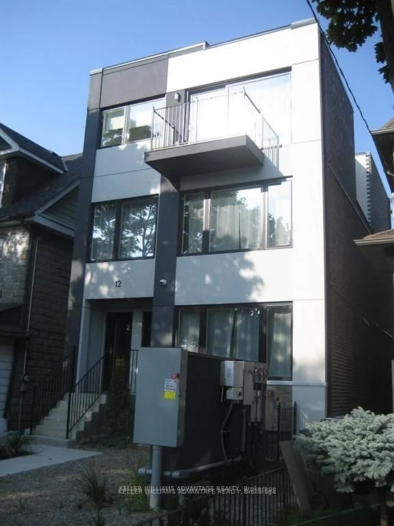 12 Batavia Avenue, Toronto, On M6n 4a2