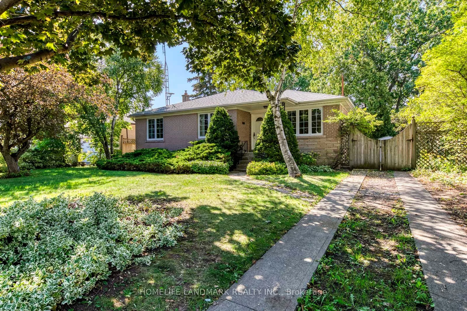 438 Sandmere Place, Oakville, ON L6L 4G4